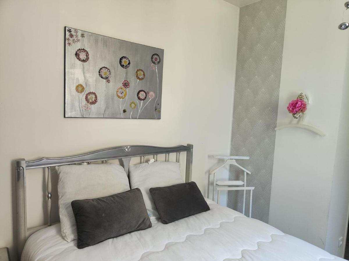 Apartment with Terrace - Photo 22