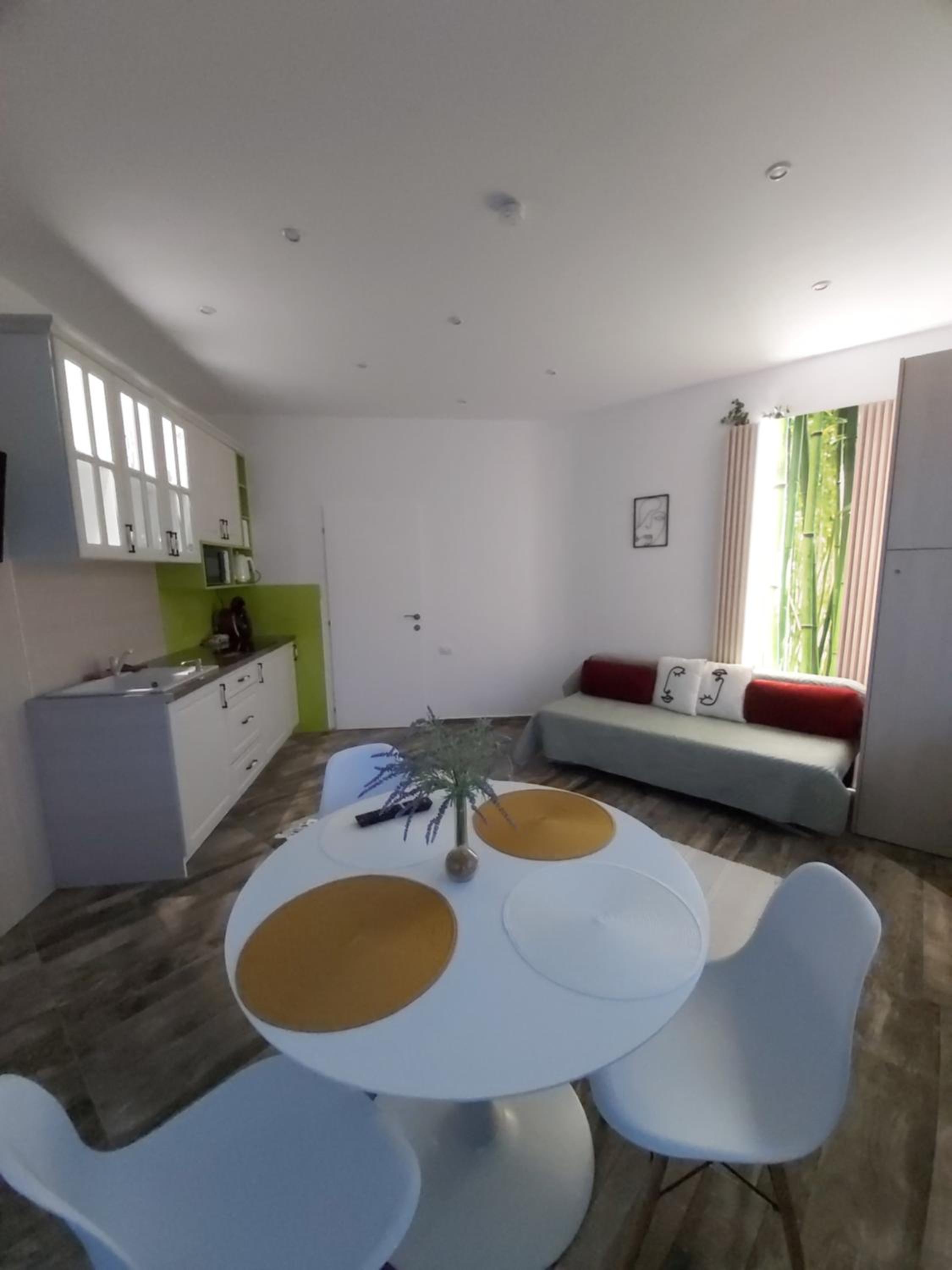 One-Bedroom Apartment - Photo 8