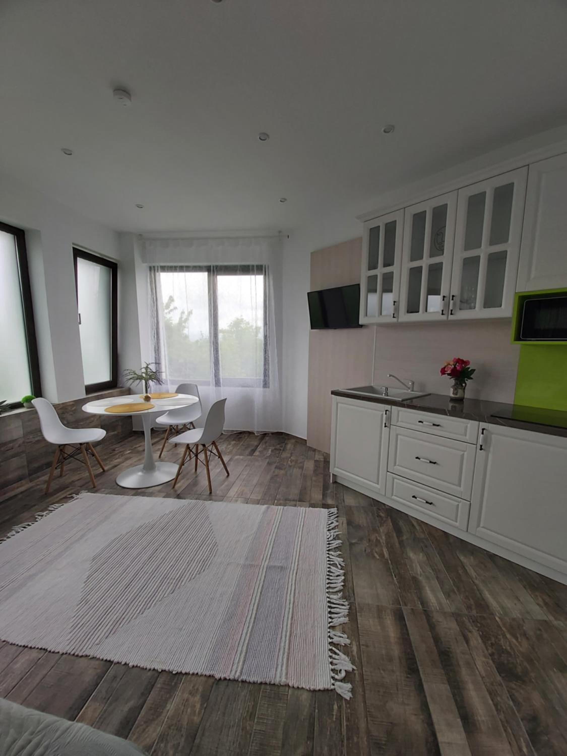 One-Bedroom Apartment - Photo 17