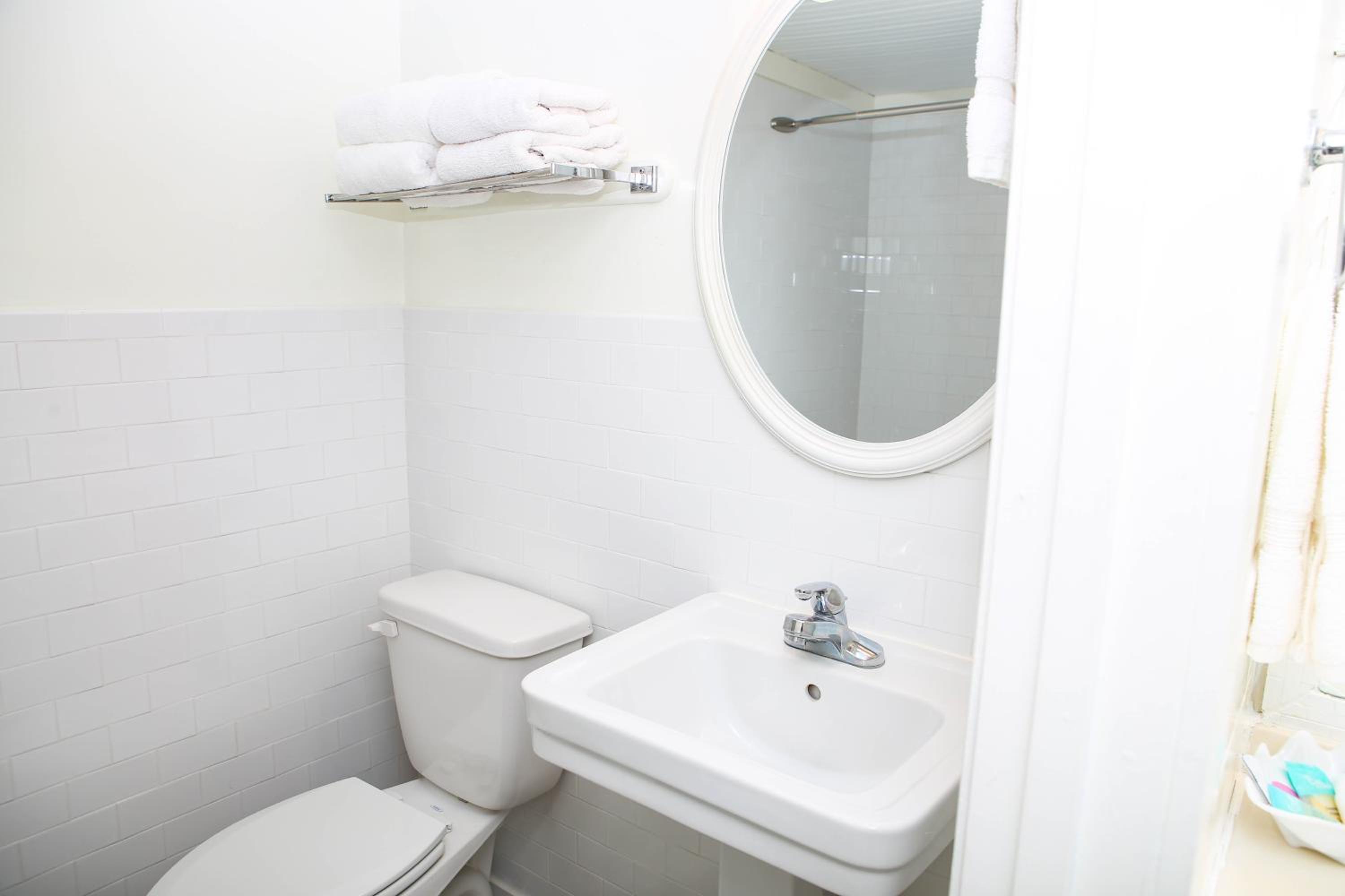 2 Bed Nonsmoking Water View photo 2