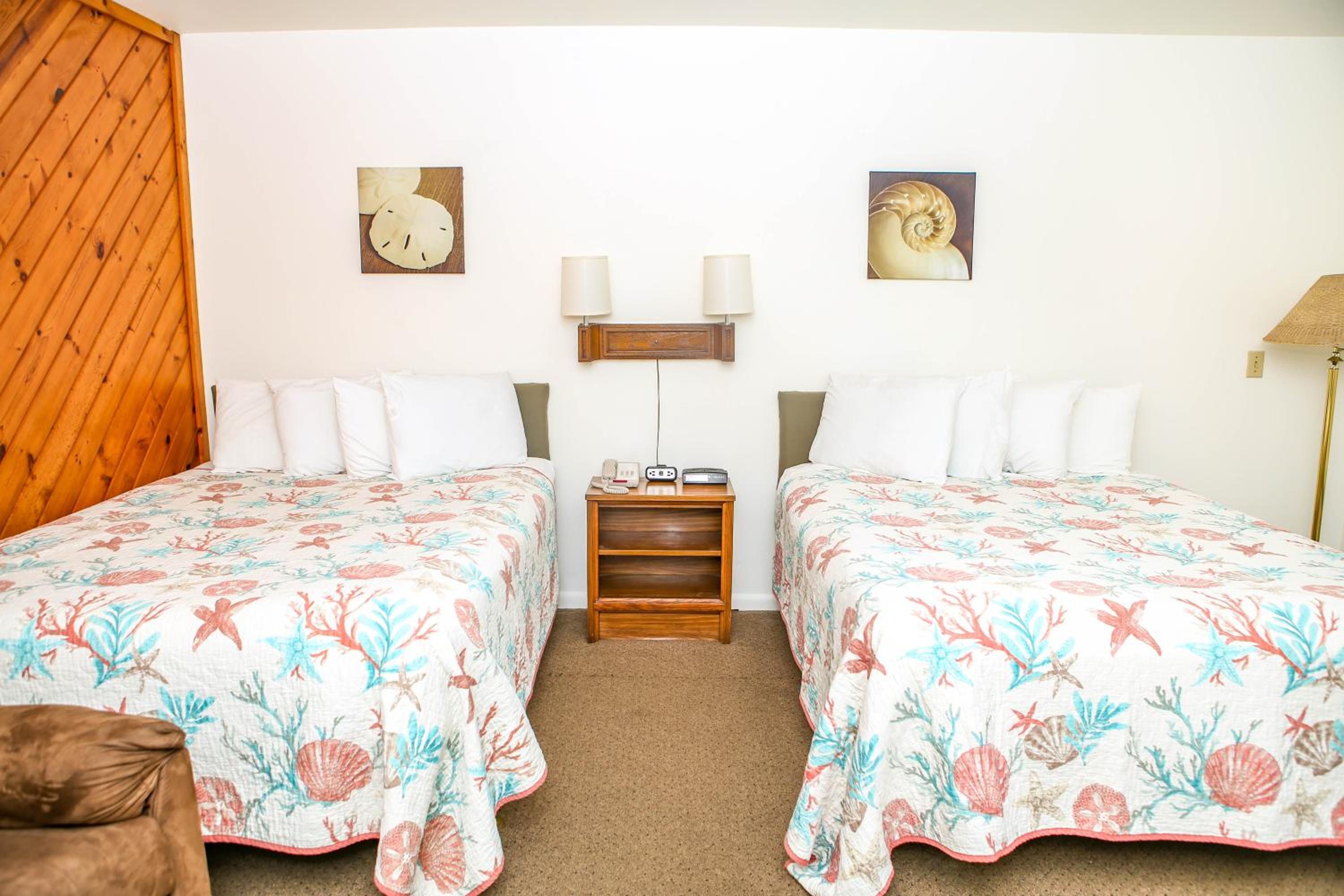2 QUEEN BEDS NONSMOKING photo 1