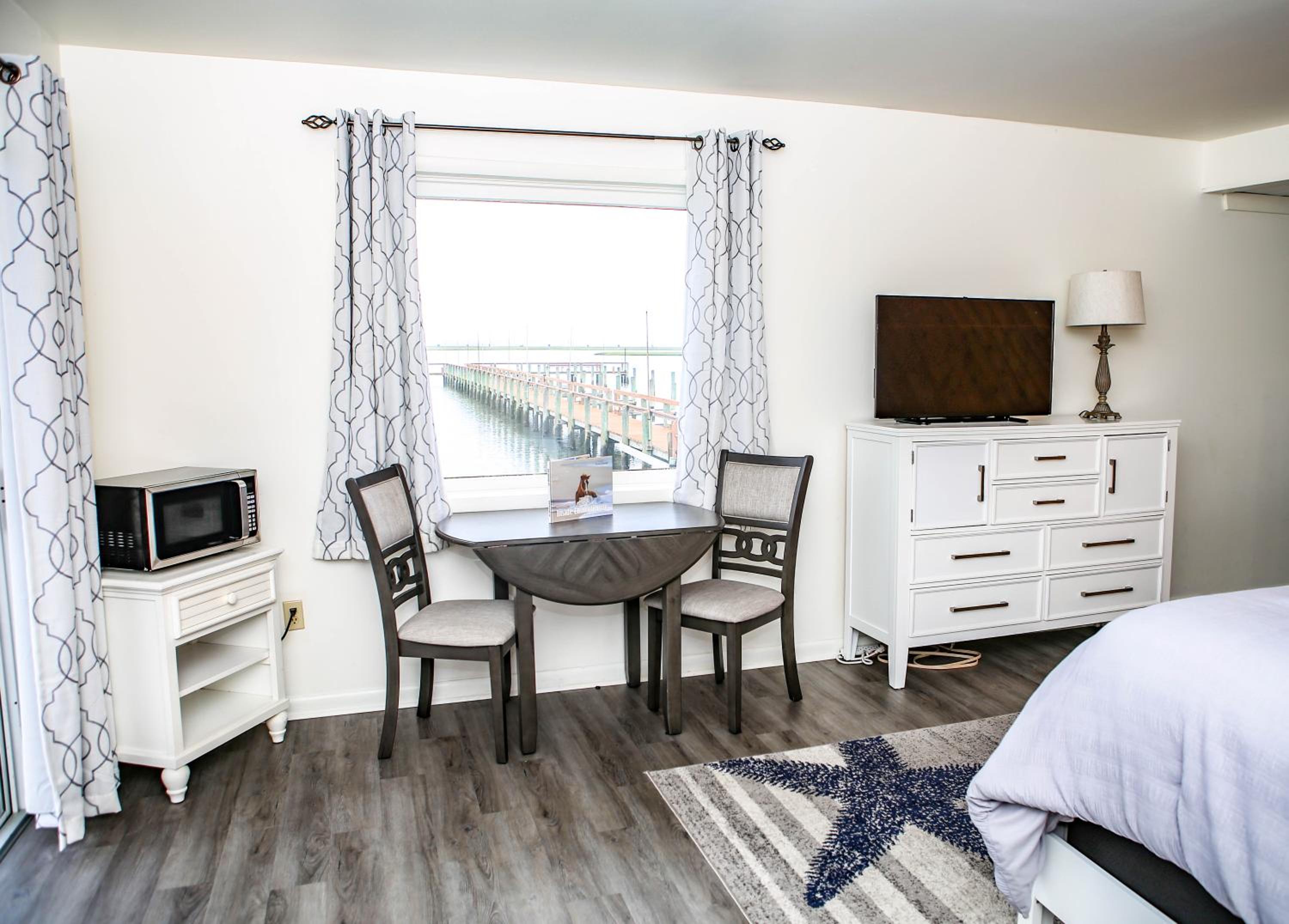 Deluxe King Suite photo 2