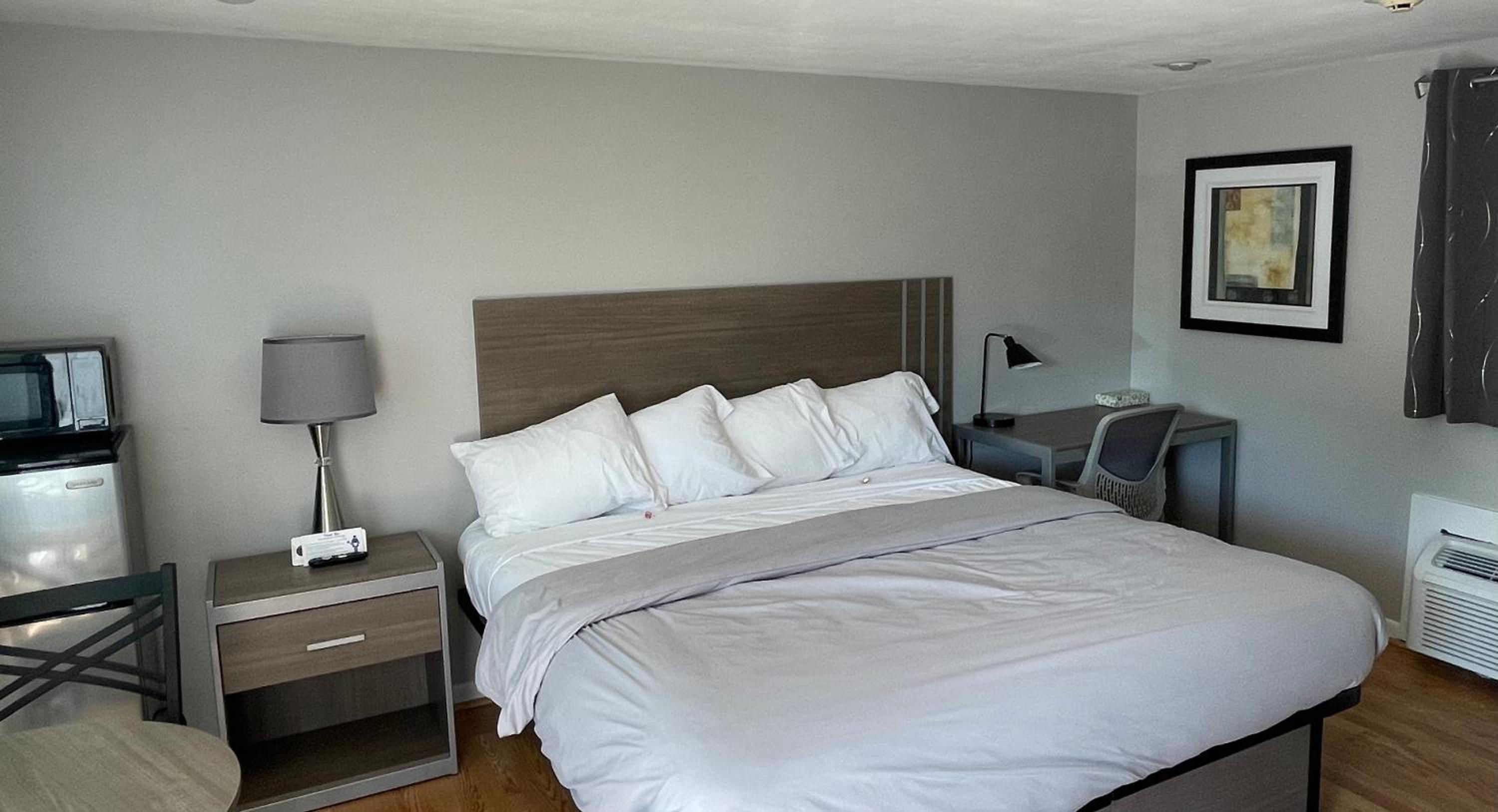 King Room with Pool View photo 2