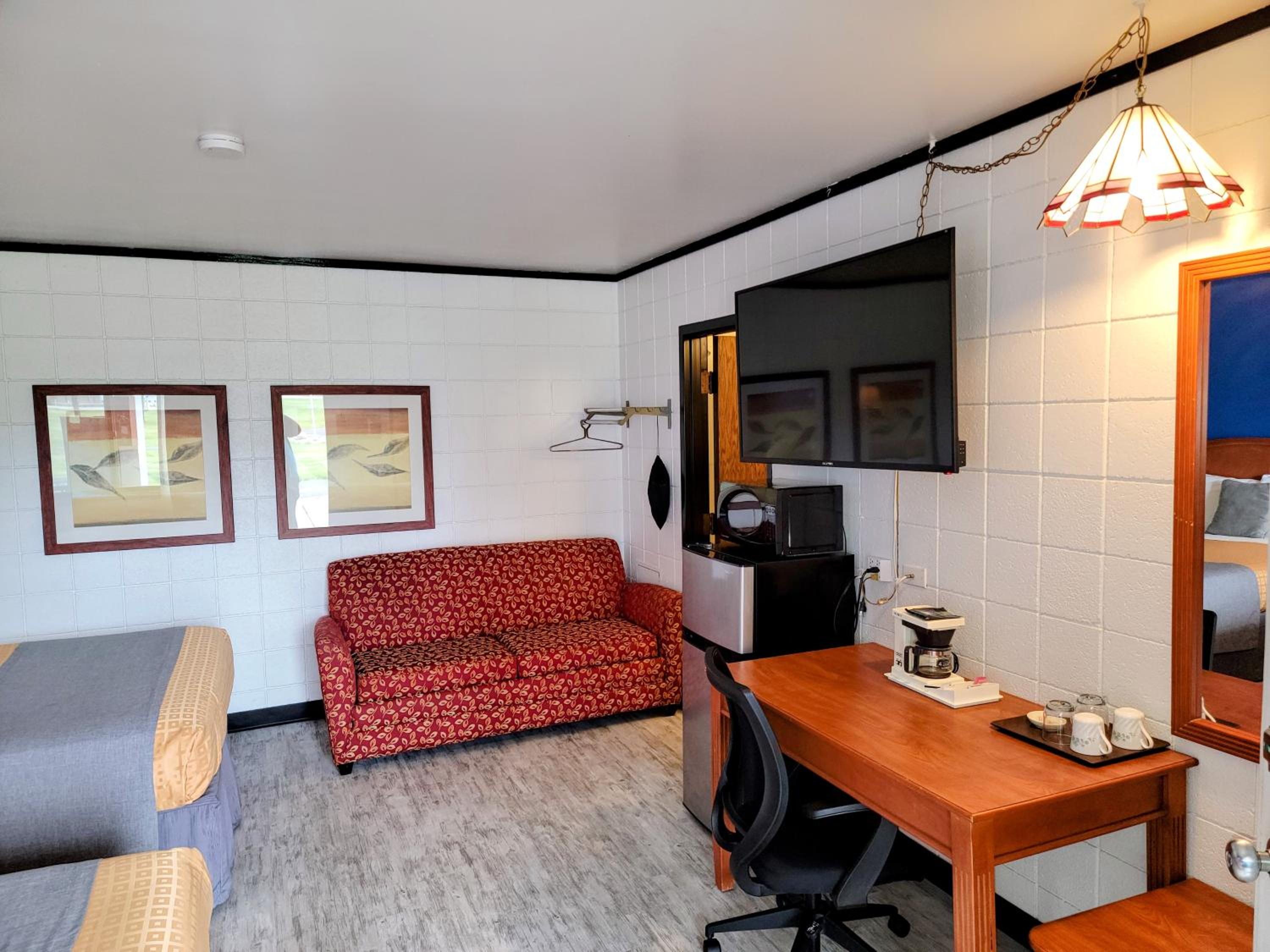 Queen Room with Two Queen Beds photo 2