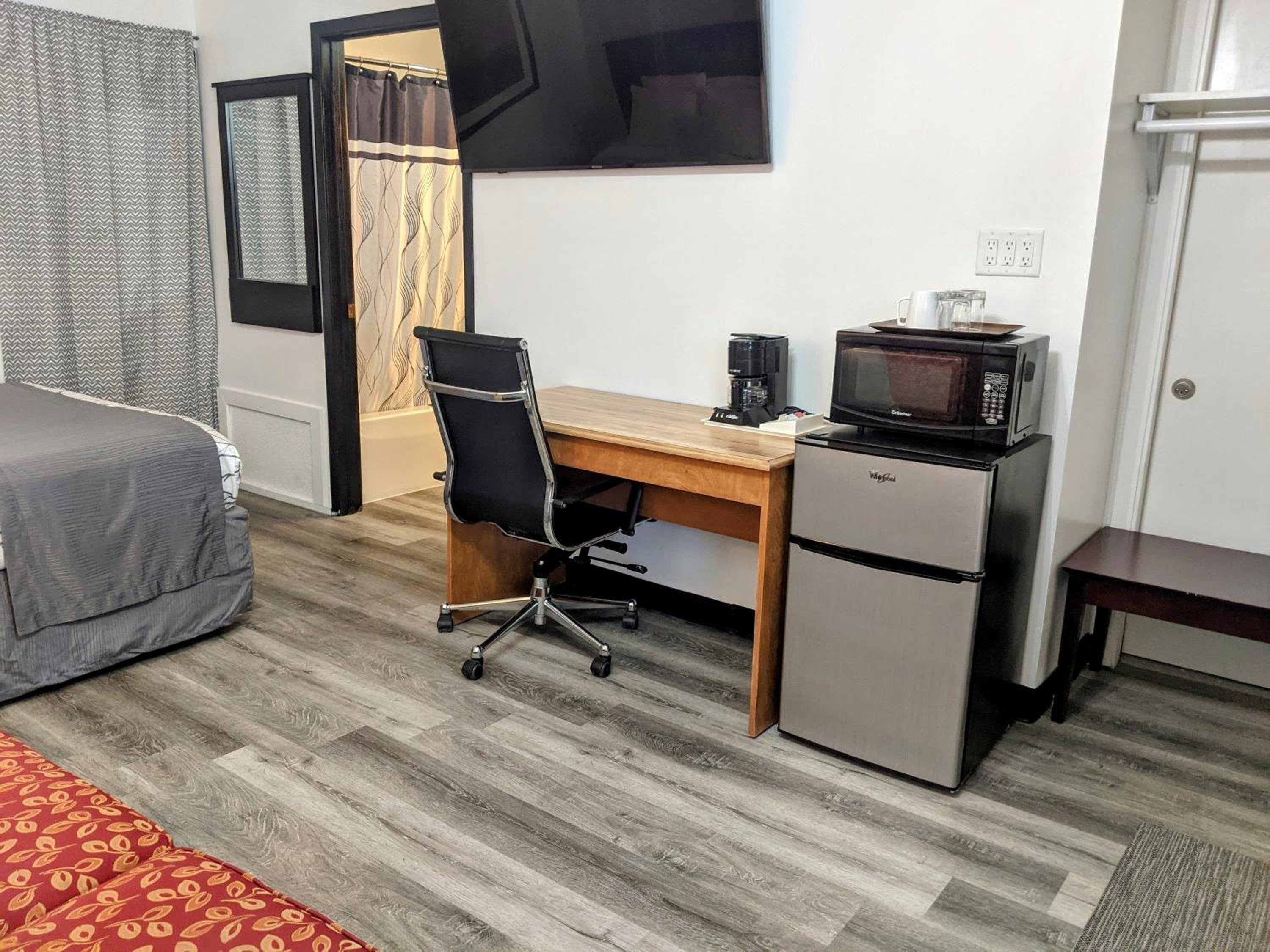 Queen Room photo 2