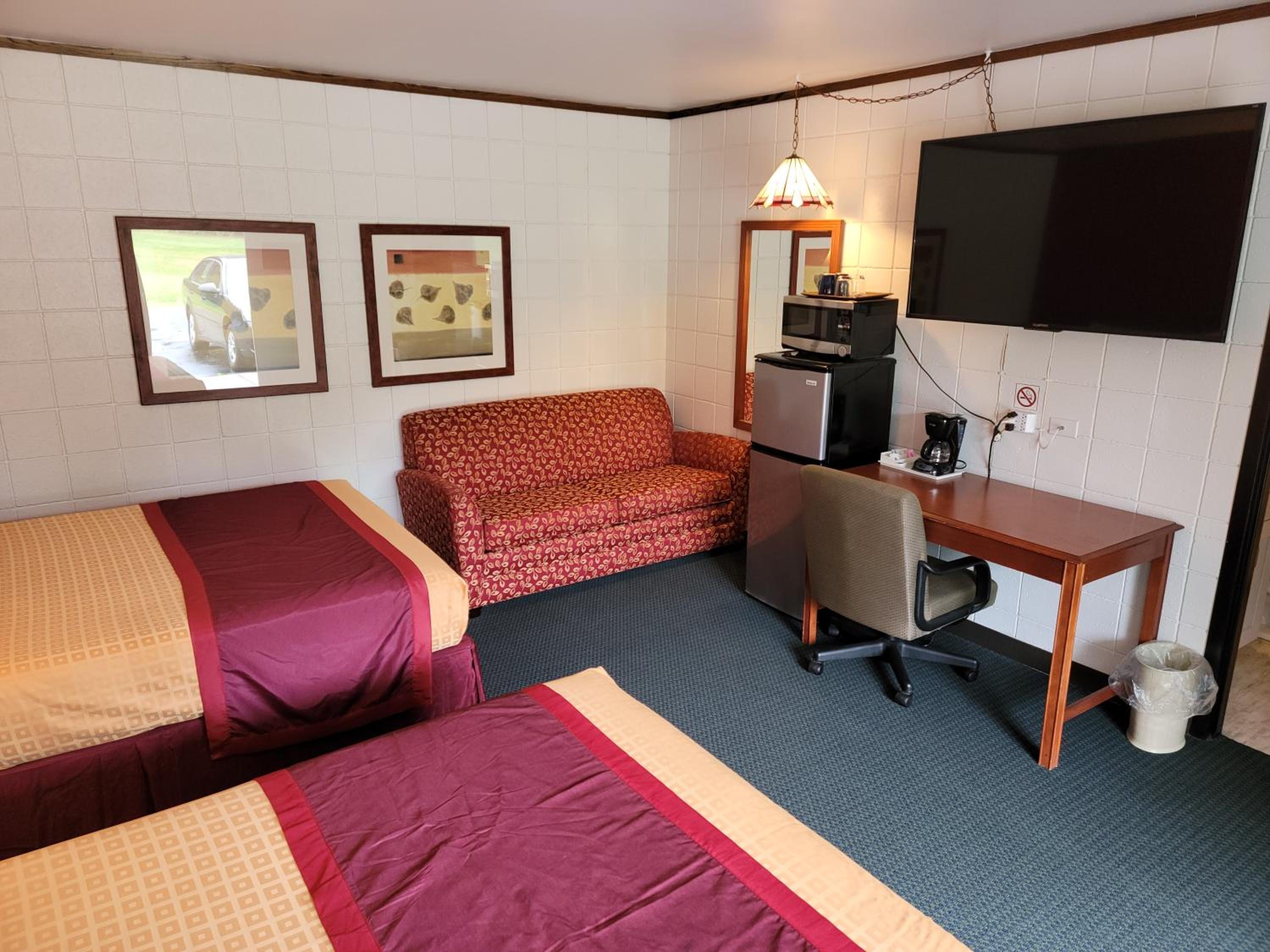 Queen Room with Two Queen Beds photo 2