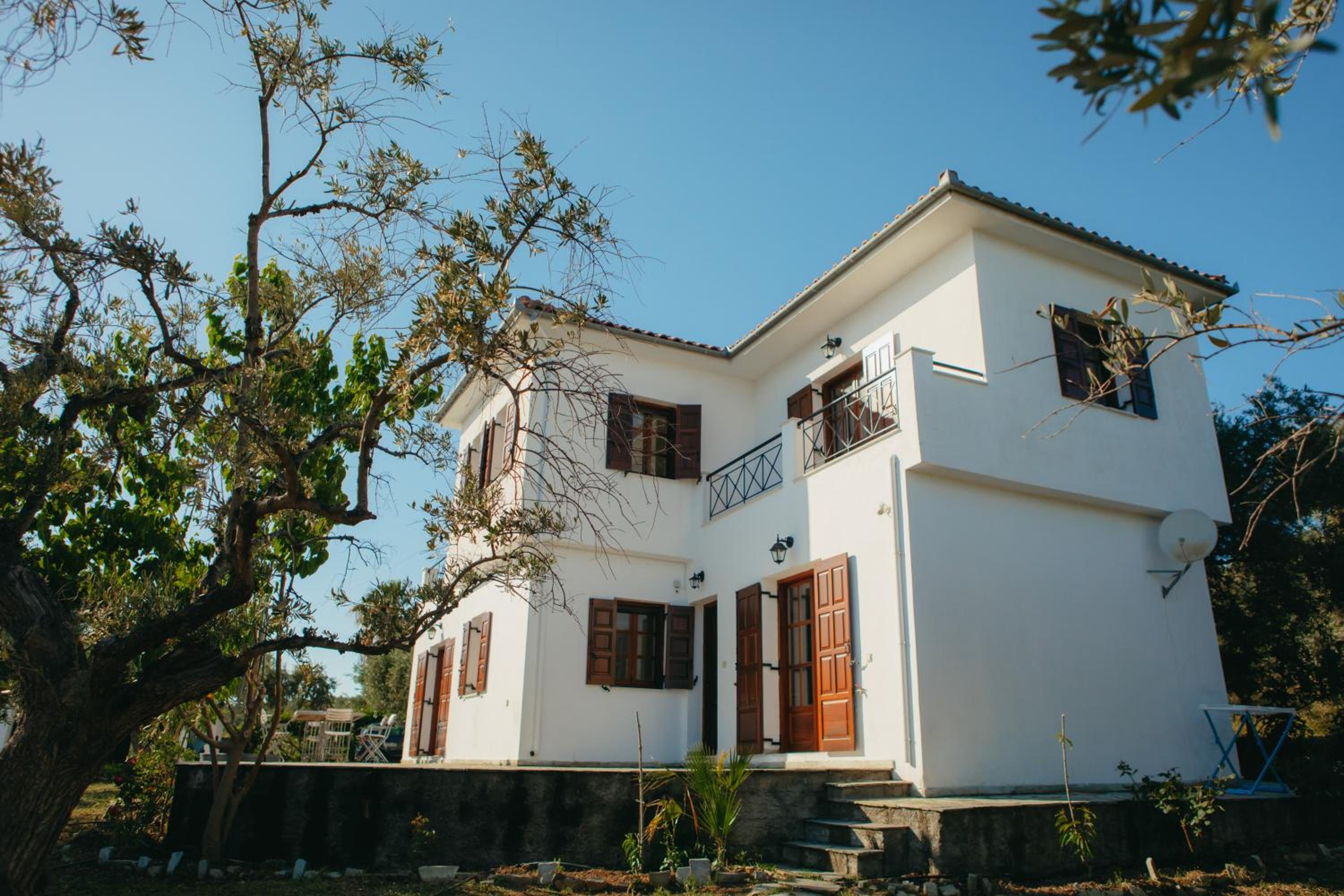 Villa - Photo 2