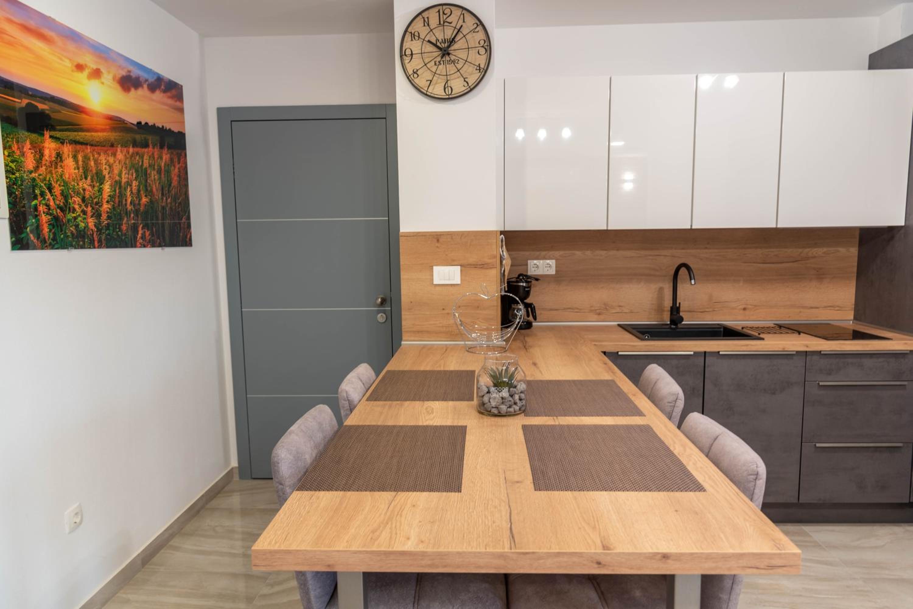 One-Bedroom Apartment - Photo 8