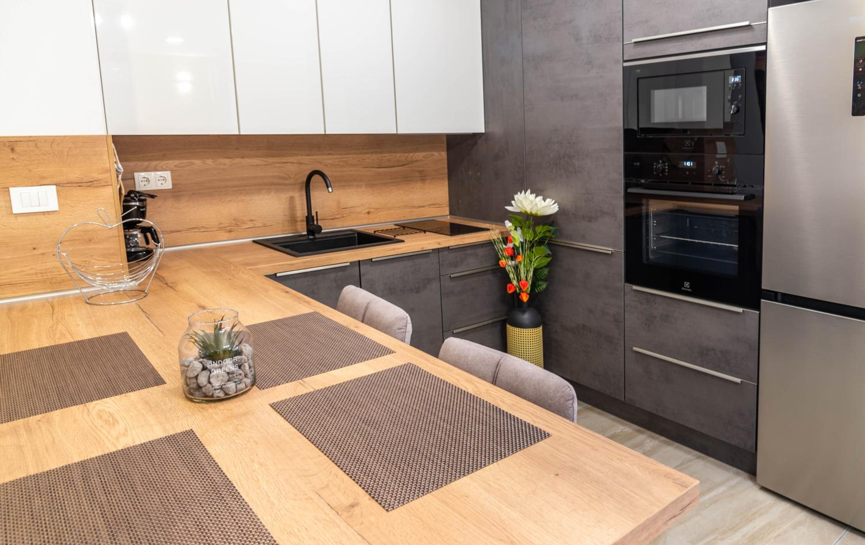 One-Bedroom Apartment - Photo 6