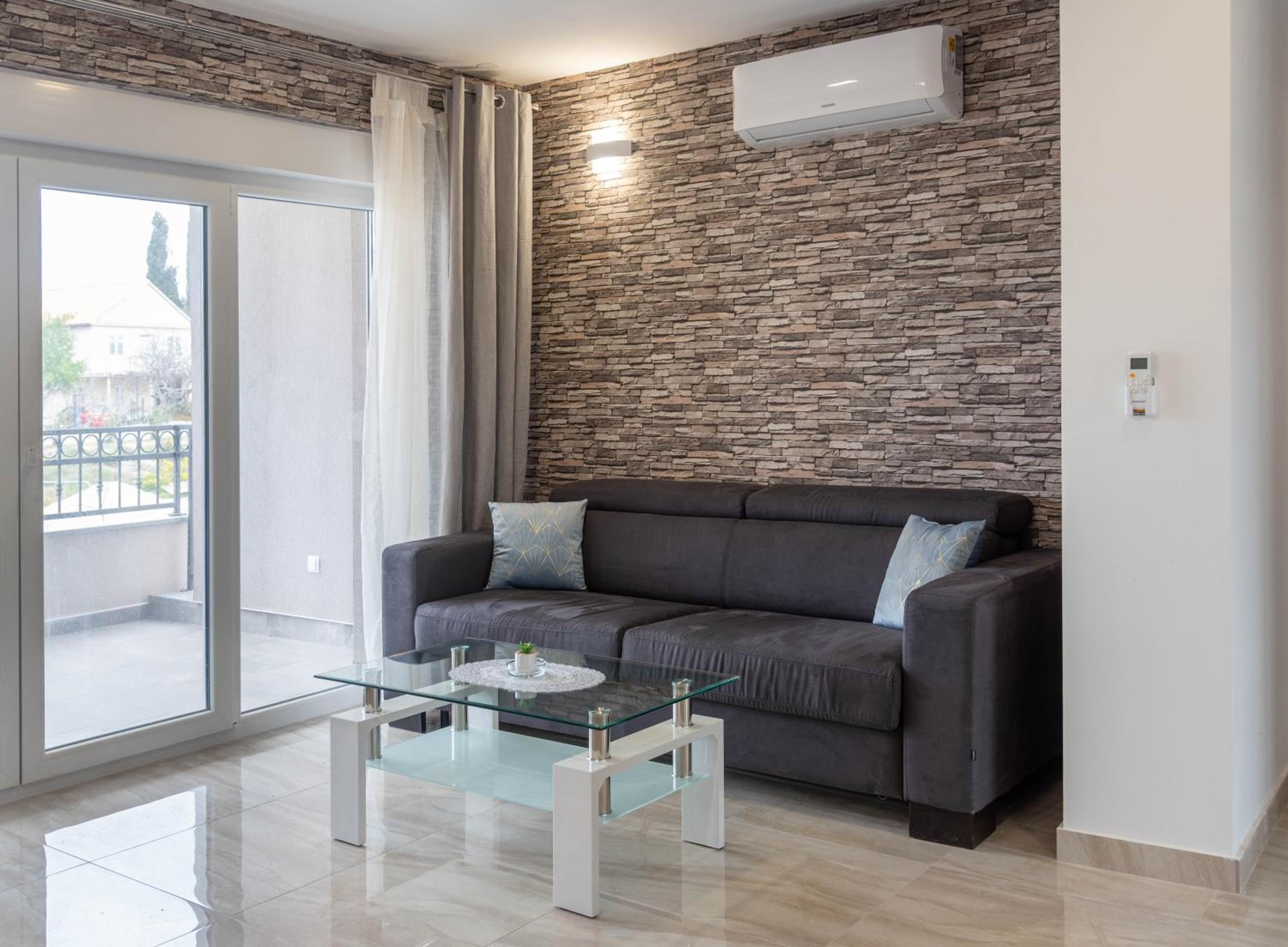 One-Bedroom Apartment - Photo 4