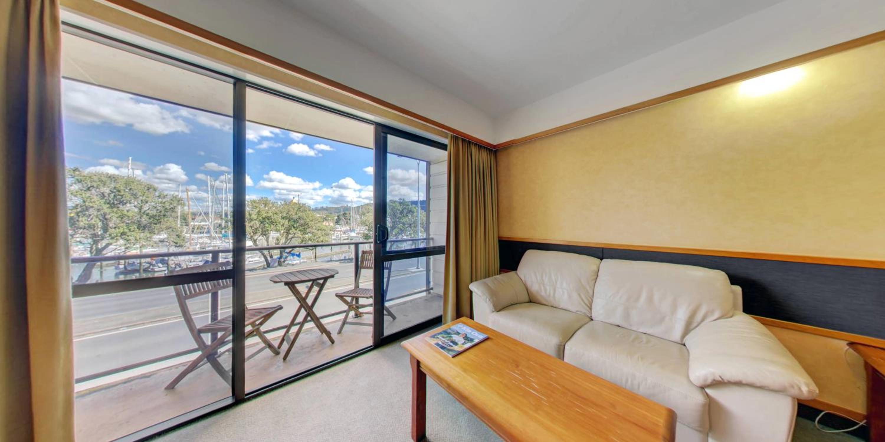 Marina View King with Balcony photo 3
