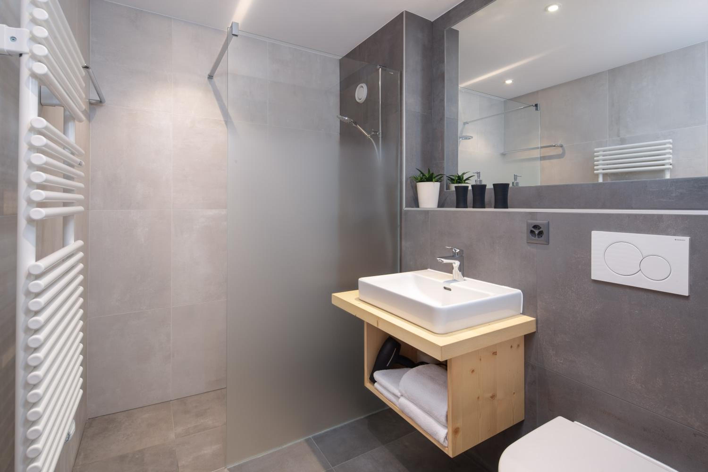 Double Room with Balcony - Photo 4