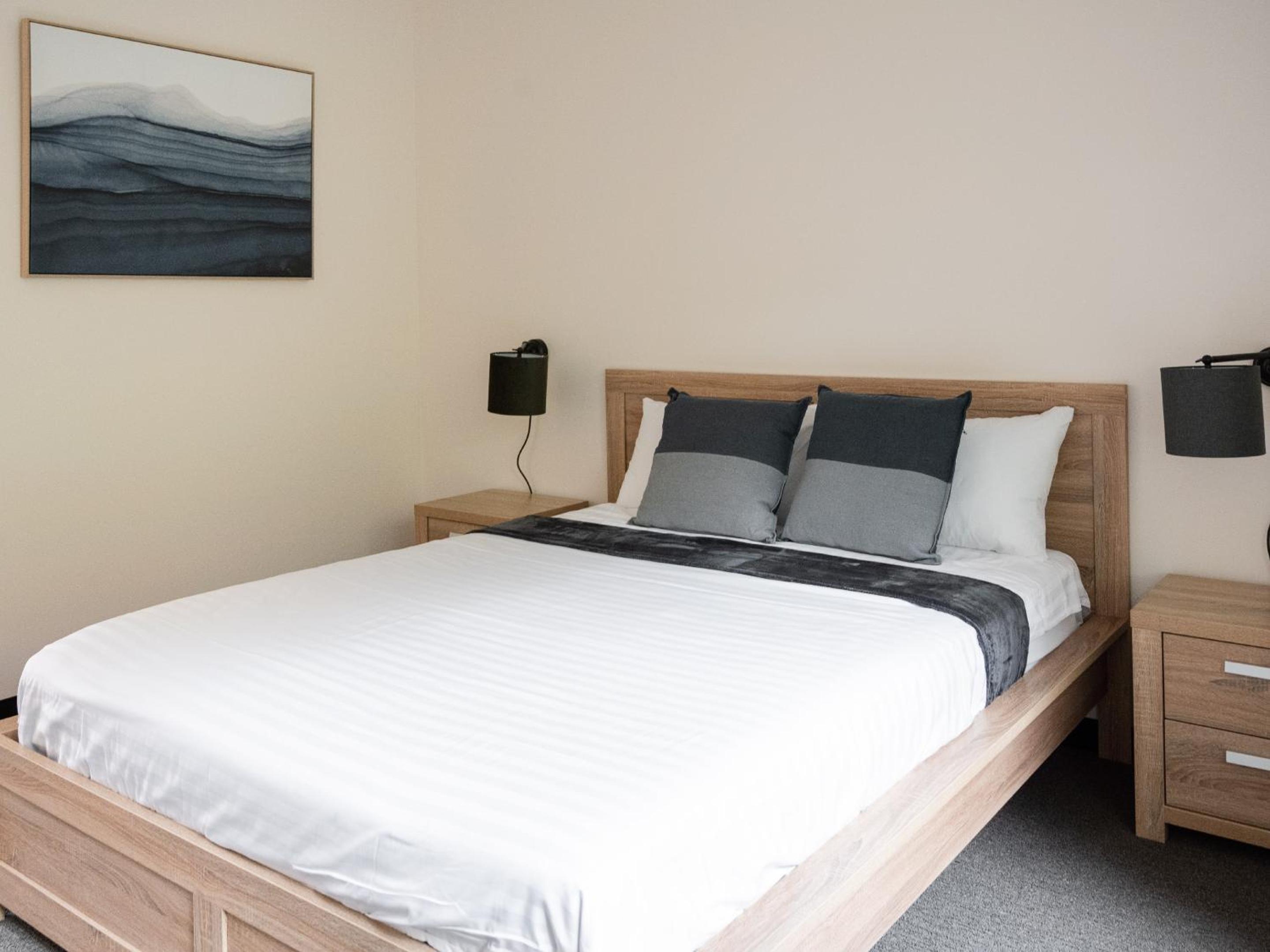 Standard Queen Room - Photo 6