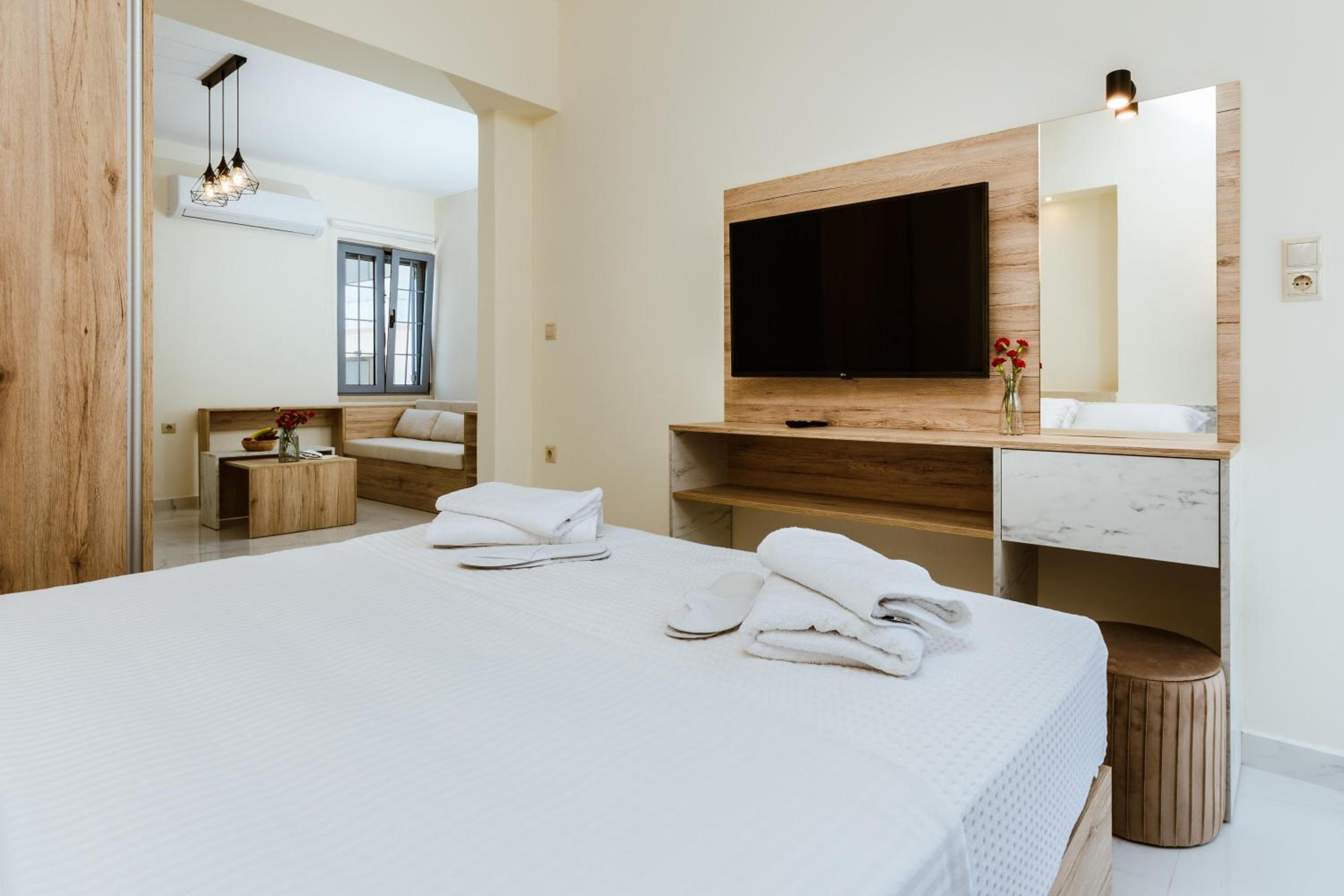 Suite with Spa Bath - Photo 9