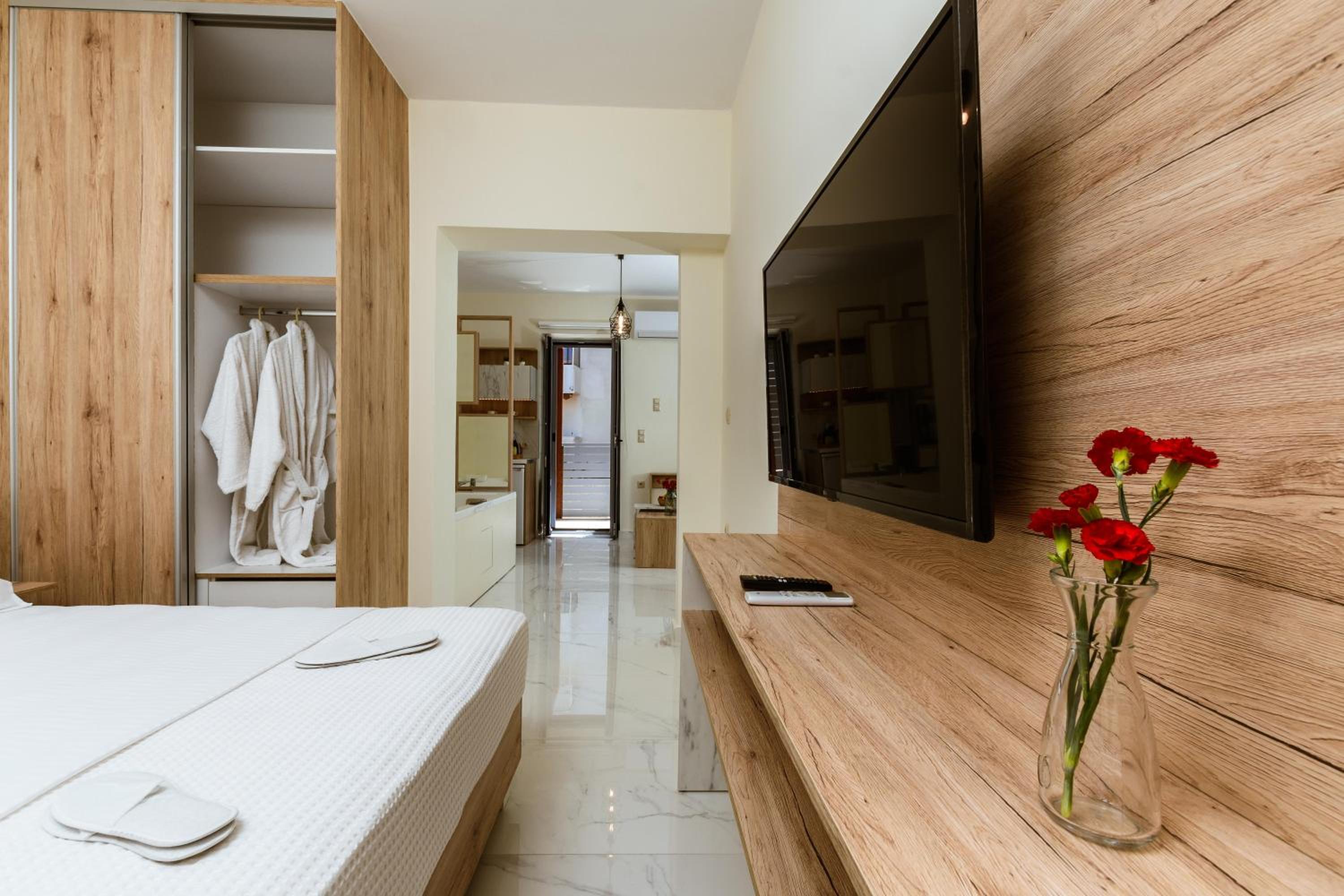 Suite with Spa Bath - Photo 7
