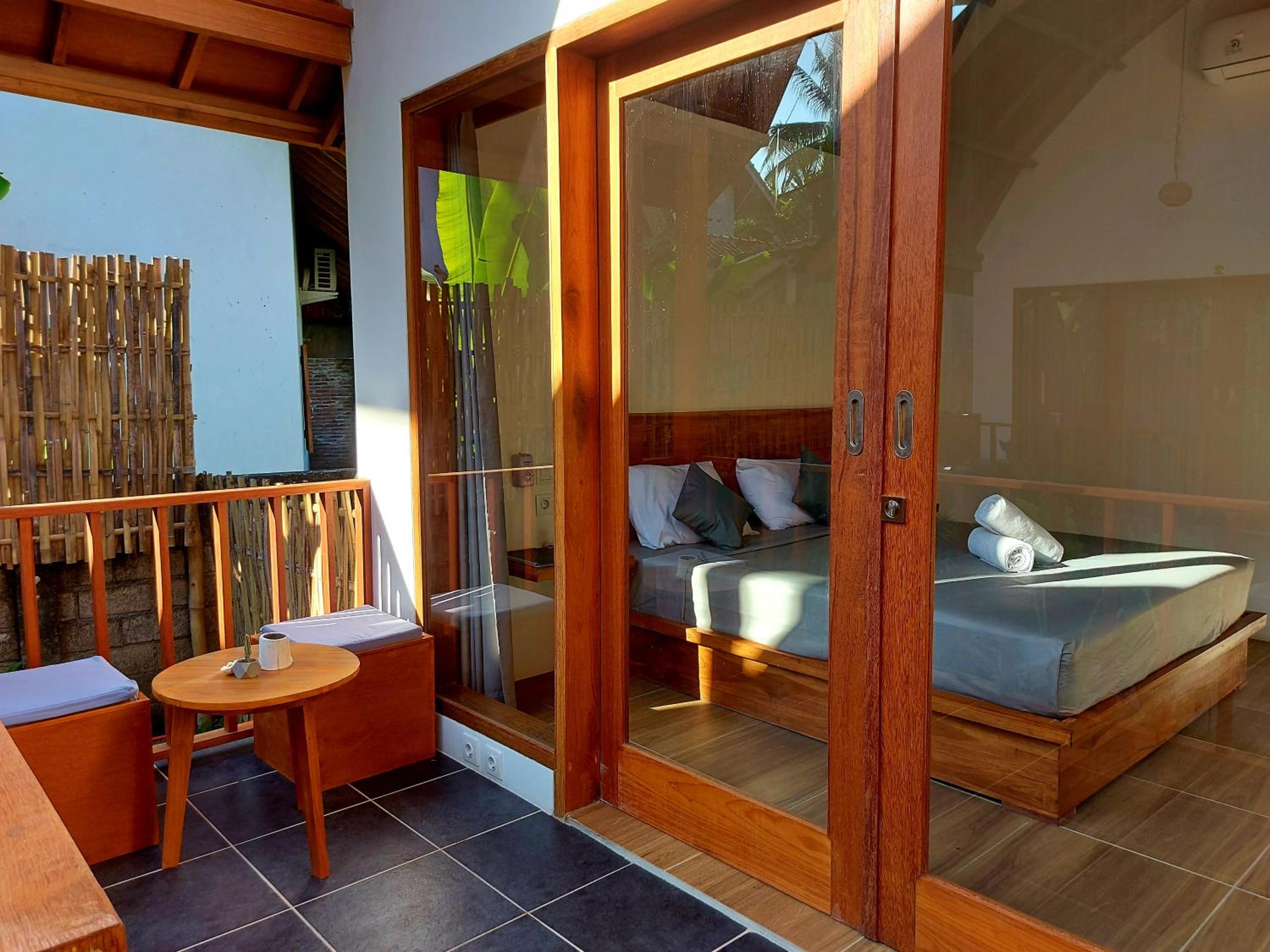 Bungalow with Garden View - Photo 15