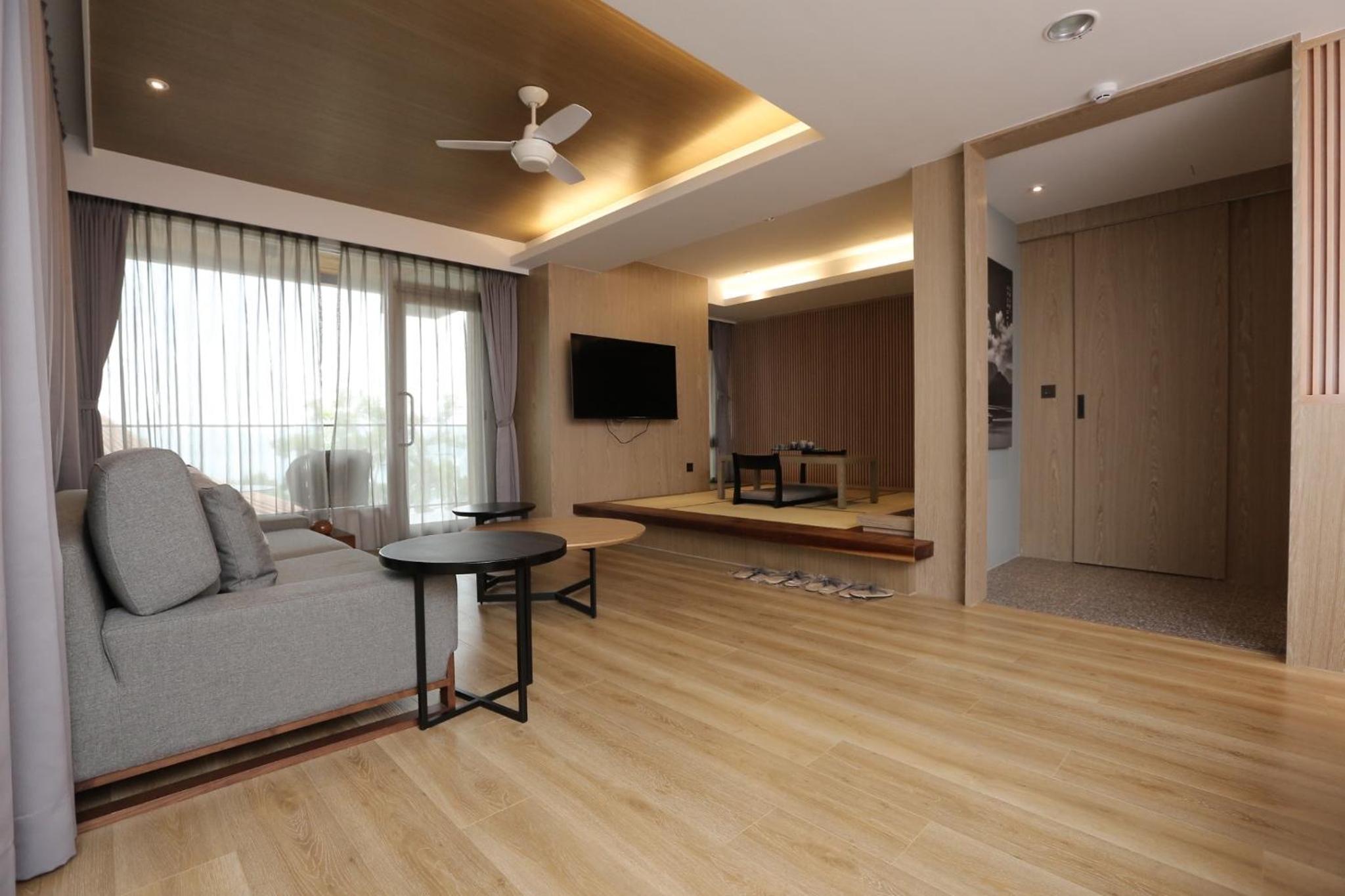 Side lake view family room photo 2