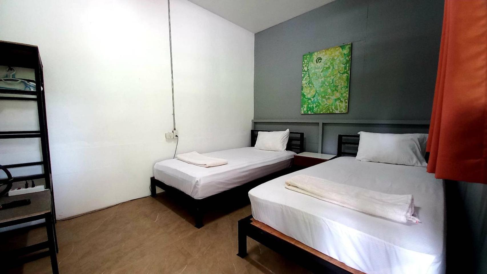 Economy Twin Room photo 2