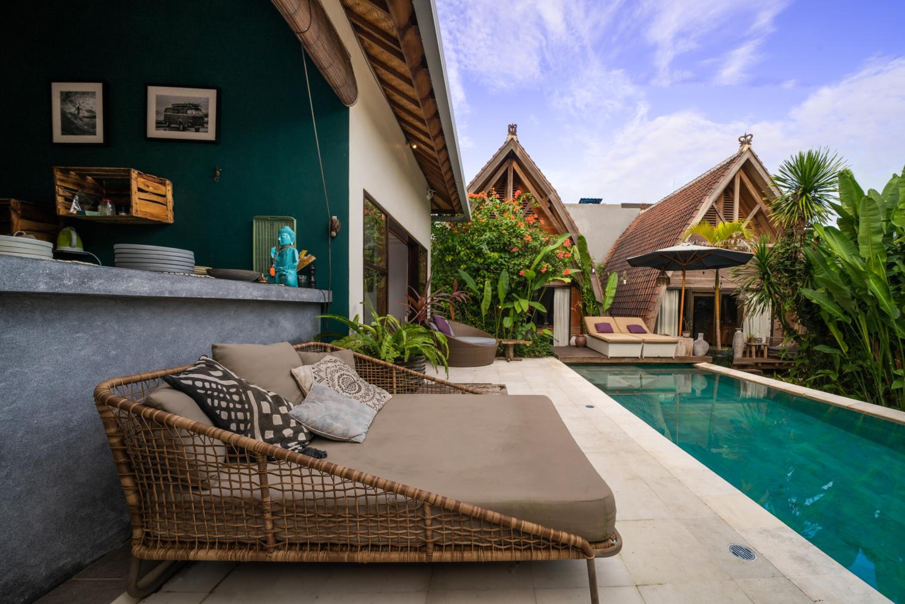 Double Room with Pool View - Photo 9