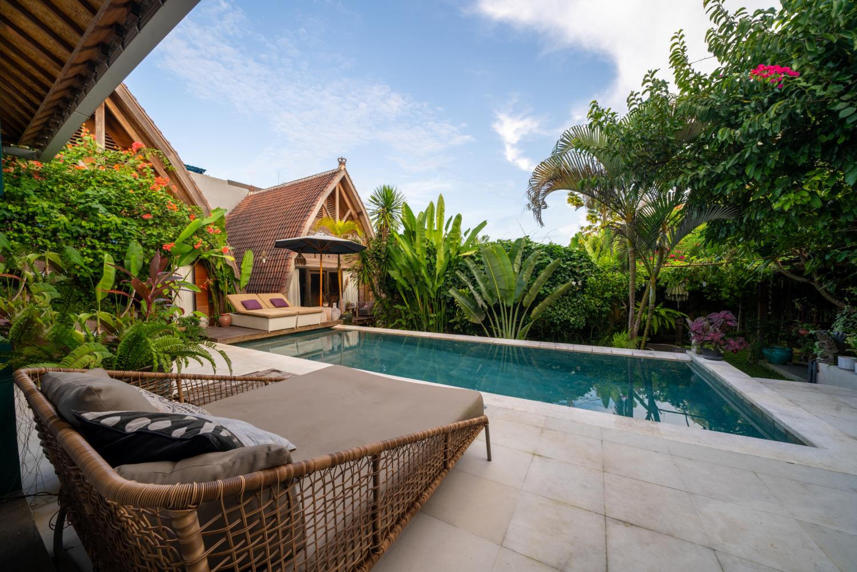 Double Room with Pool View - Photo 10
