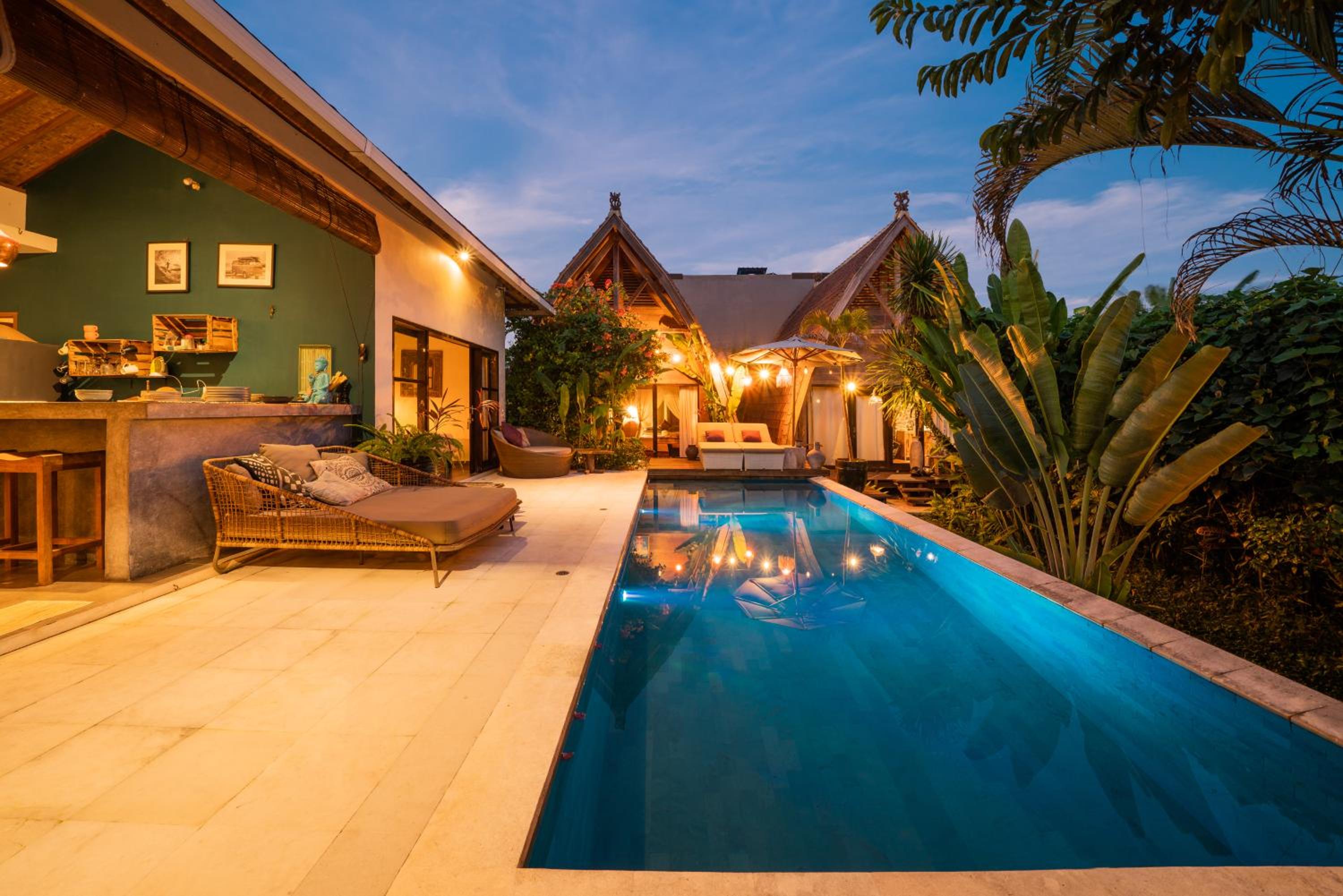 Double Room with Pool View - Photo 11