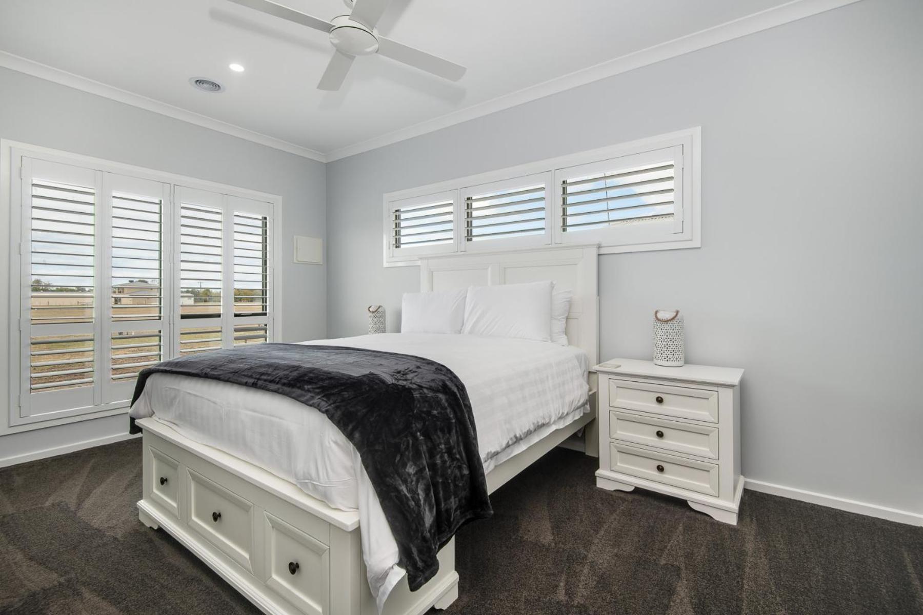 Three-Bedroom House photo 2