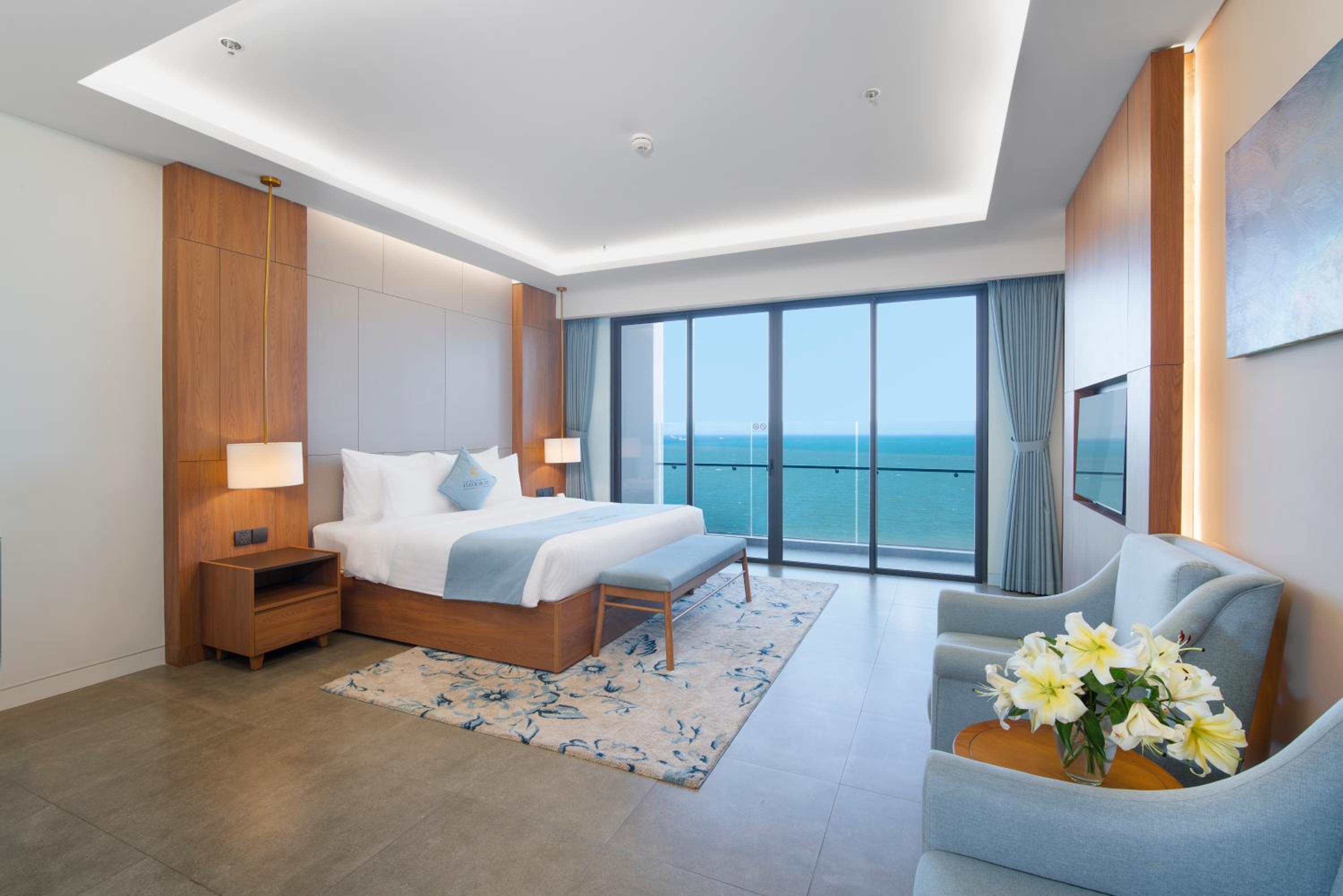 Executive Queen Room Ocean View with Balcony - Photo 2