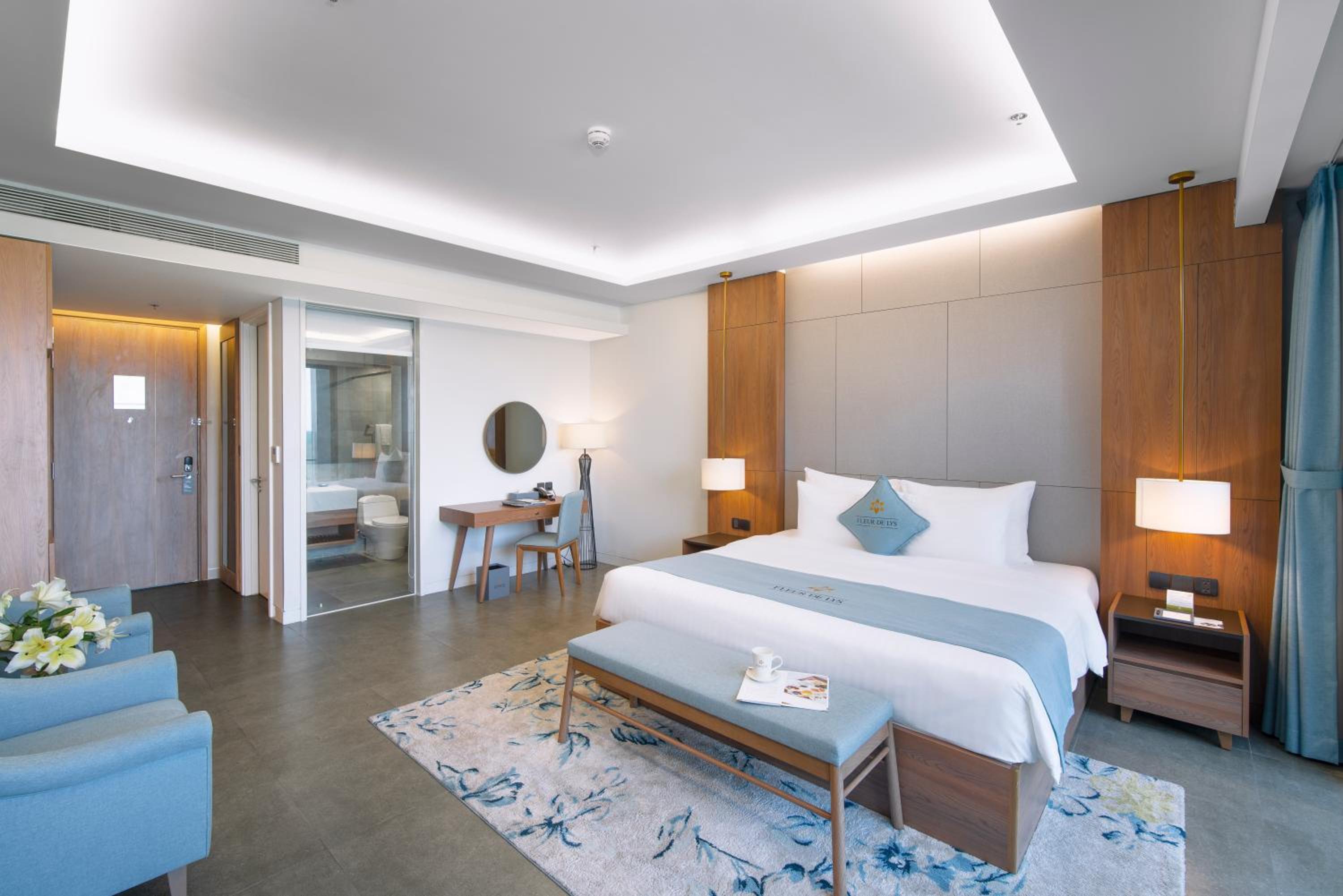 Executive Queen Room Ocean View with Balcony - Photo 3