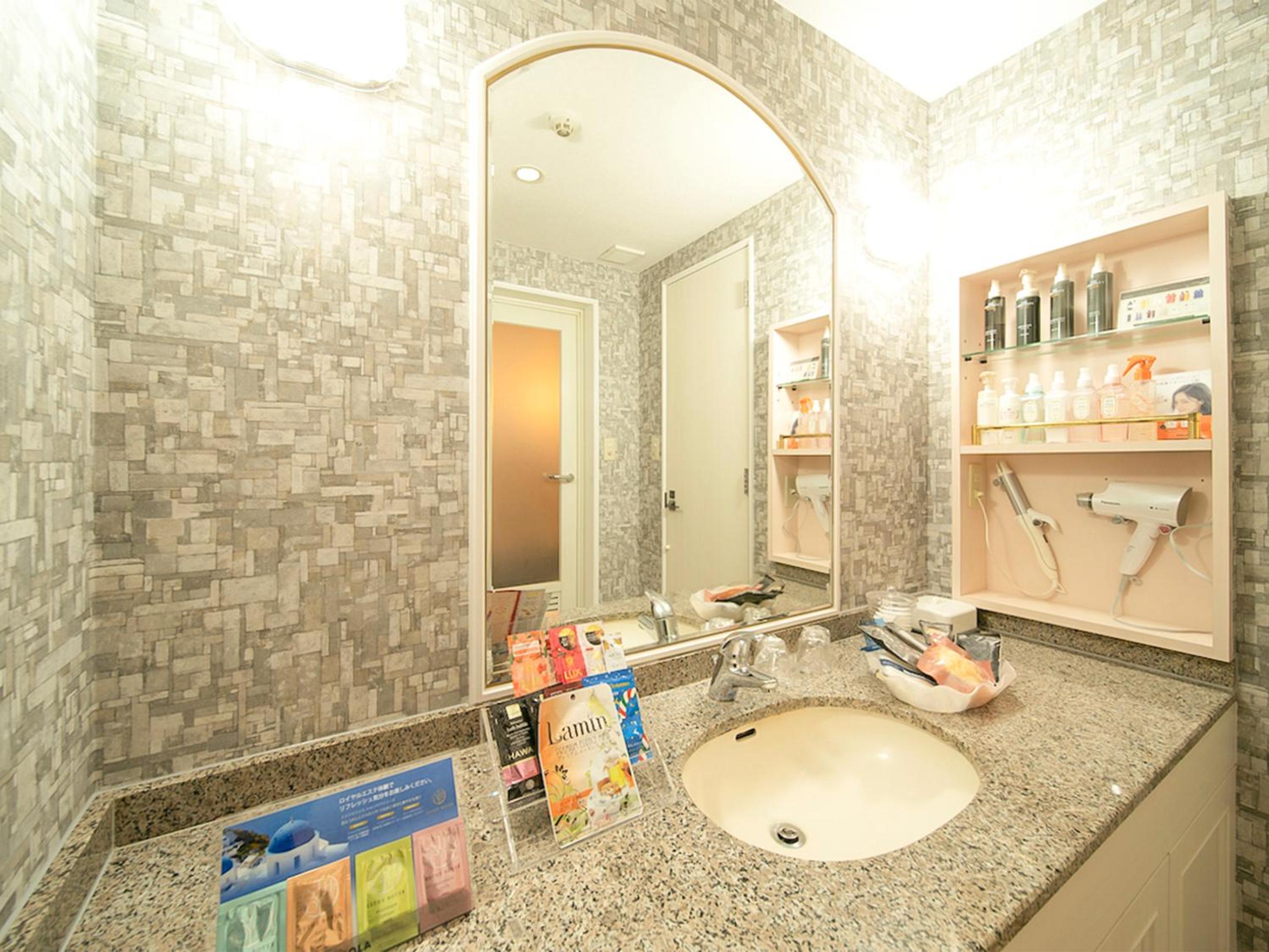 Standard Double Room - Photo 10