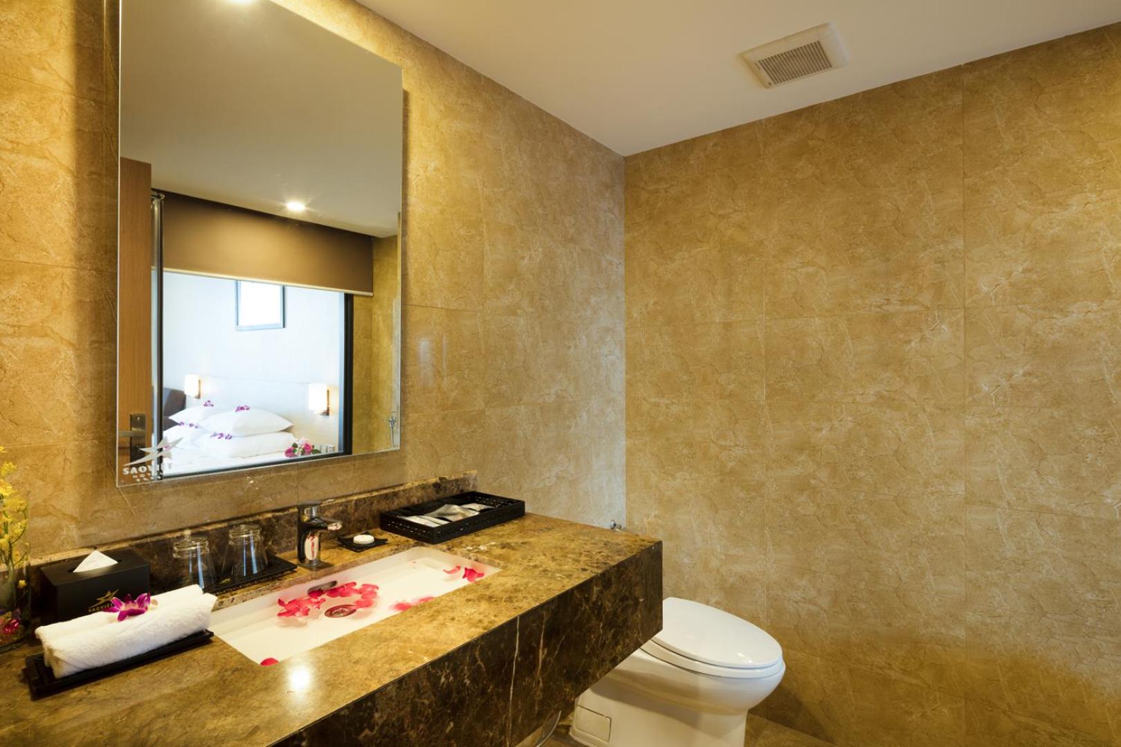 Deluxe Triple Room with City View - Photo 2