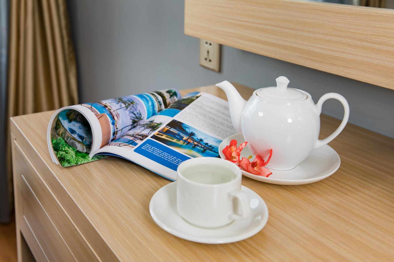 Senior Deluxe Double or Twin Room with Balcony & City - Sea View - Photo 6