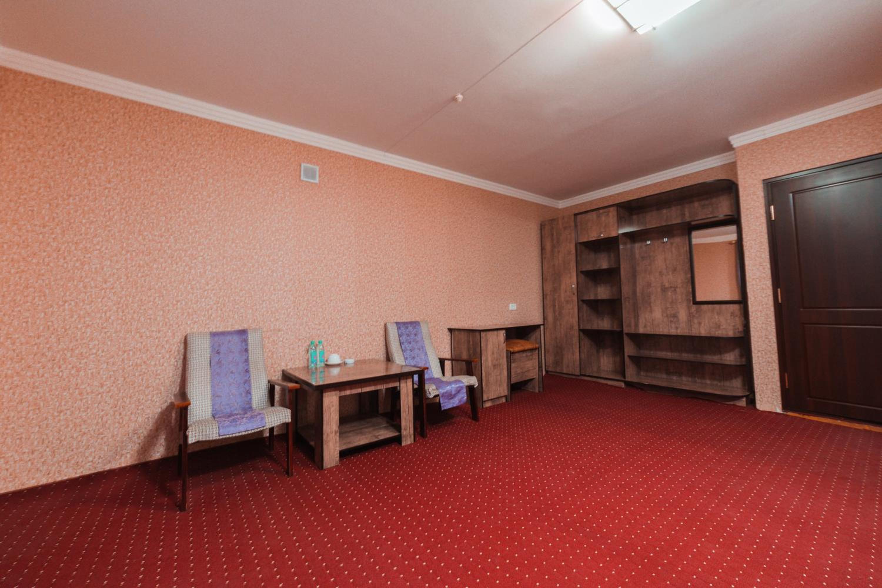 Standard Twin Room - Photo 4