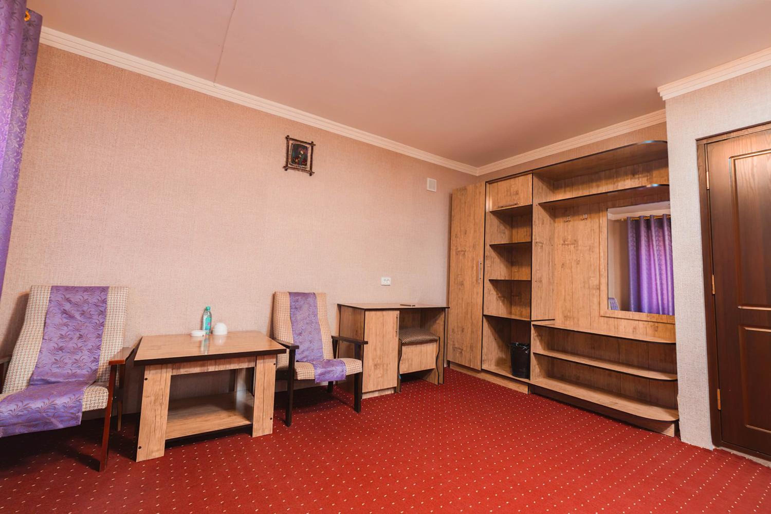 Double Room - Photo 6
