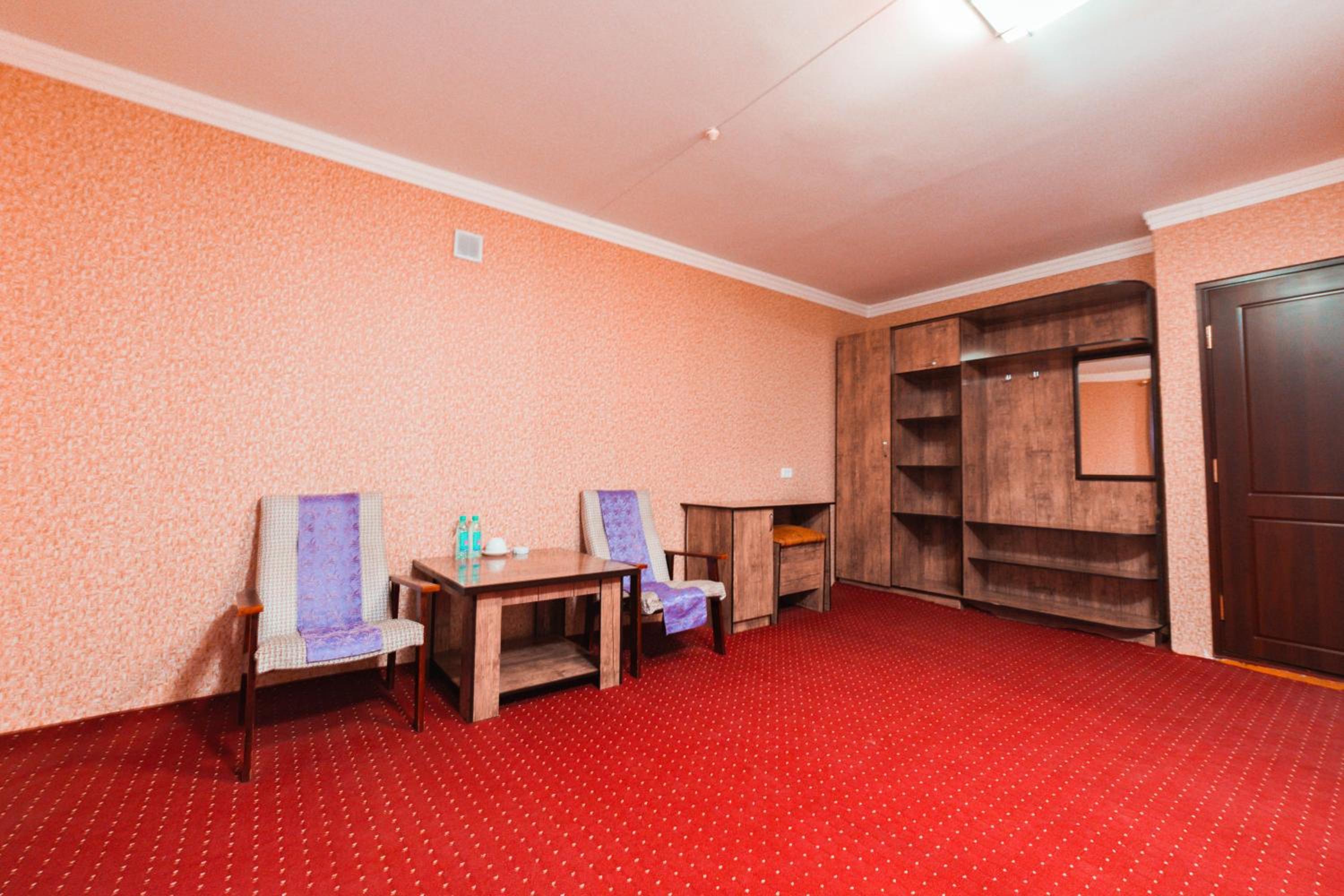 Double Room - Photo 8
