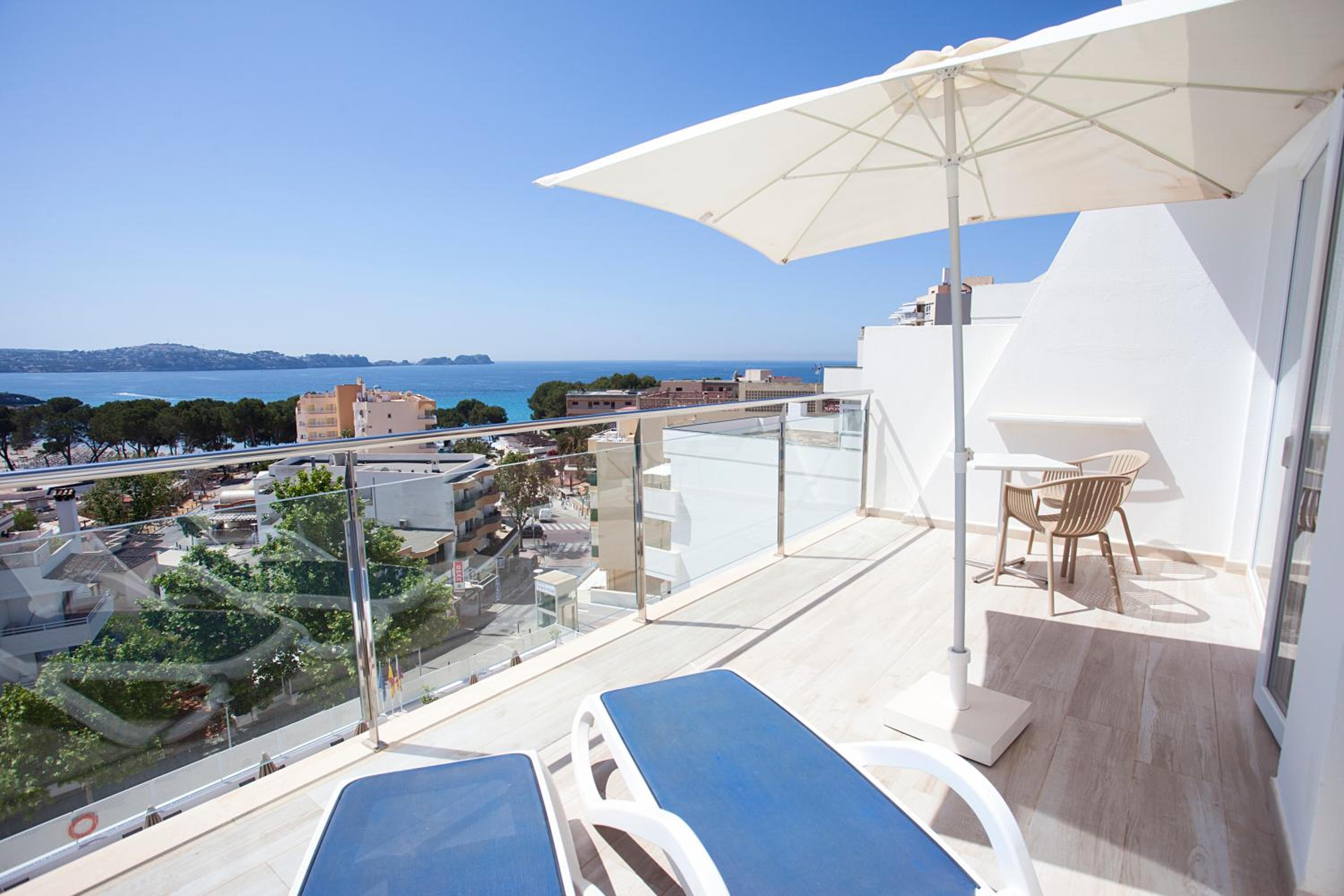 Junior Suite with Sea View thumbnail 6