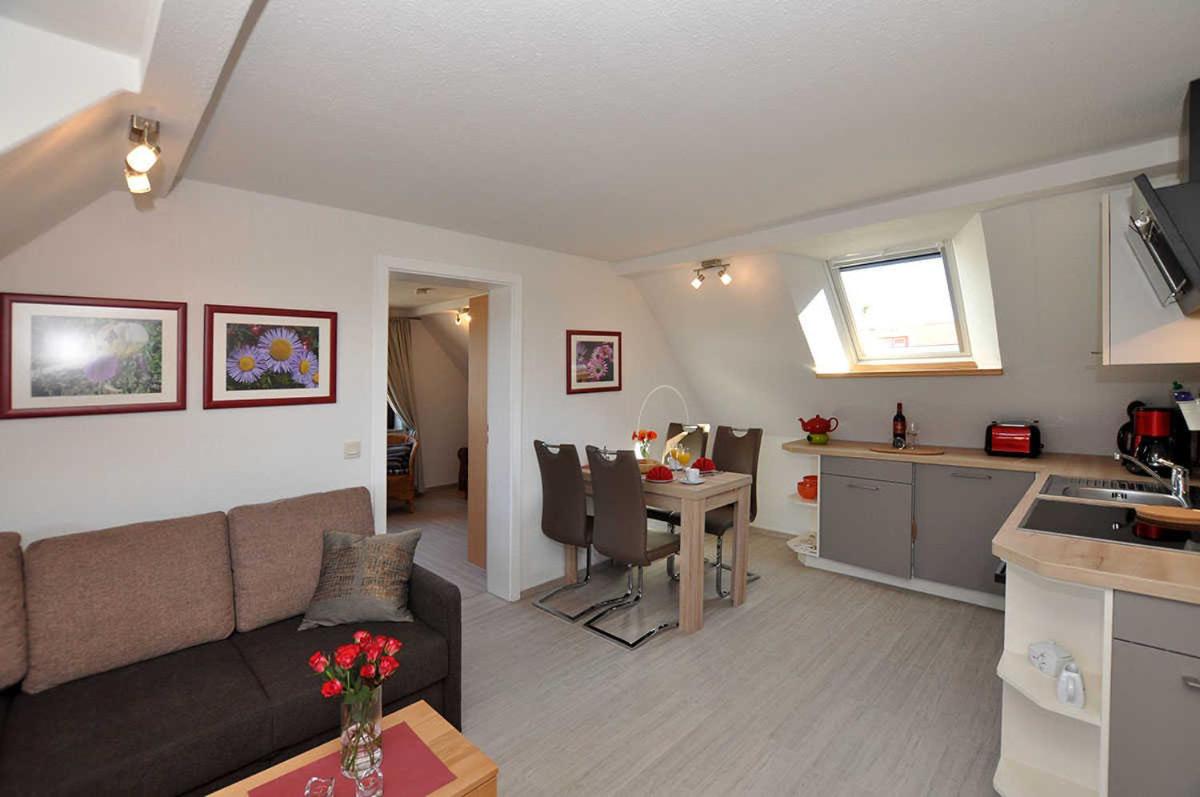 One-Bedroom Apartment with Balcony and Terrace photo 3