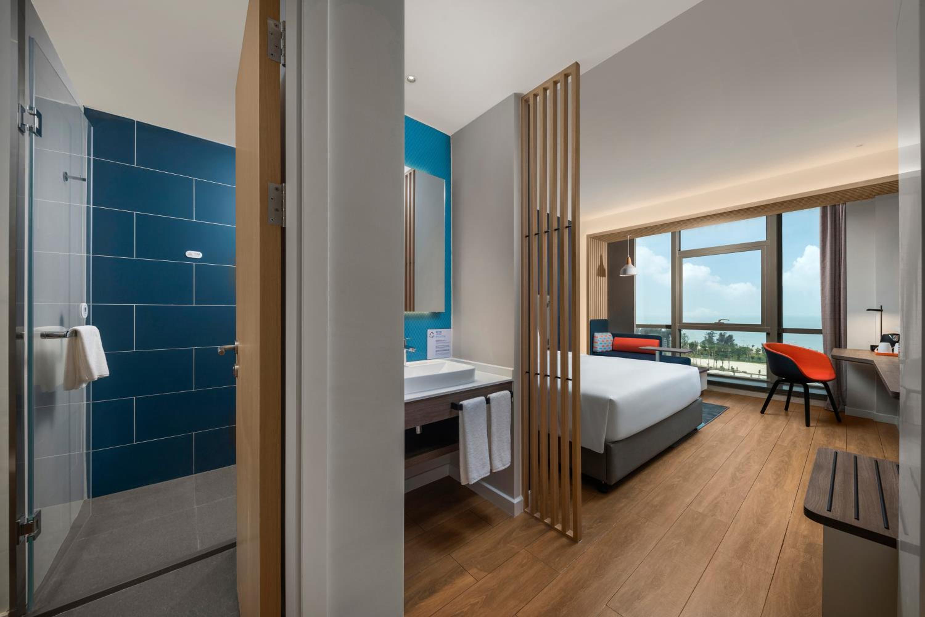 Standard King Room with Ocean View - Photo 4