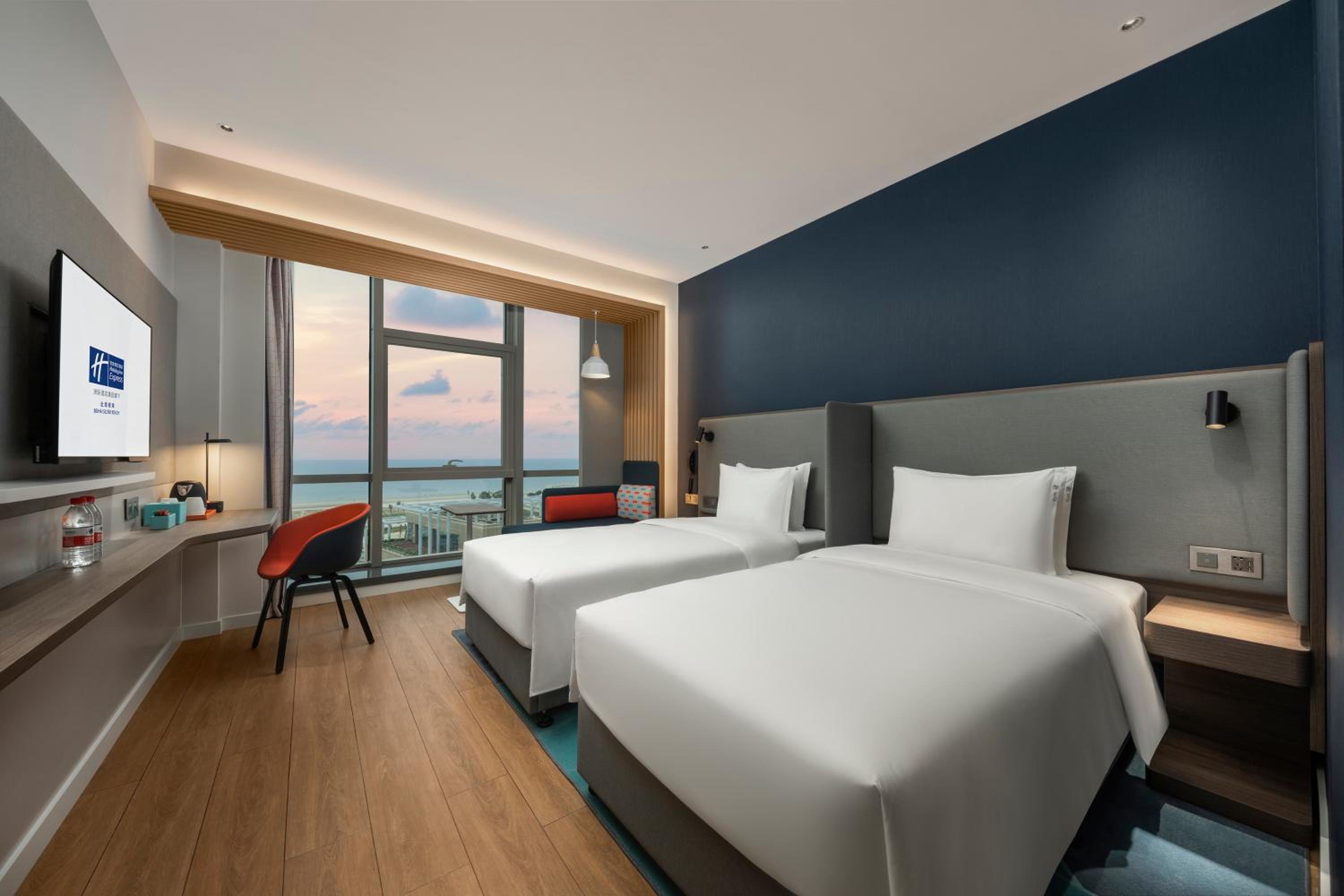 Standard Twin Room with Ocean View - Photo 2