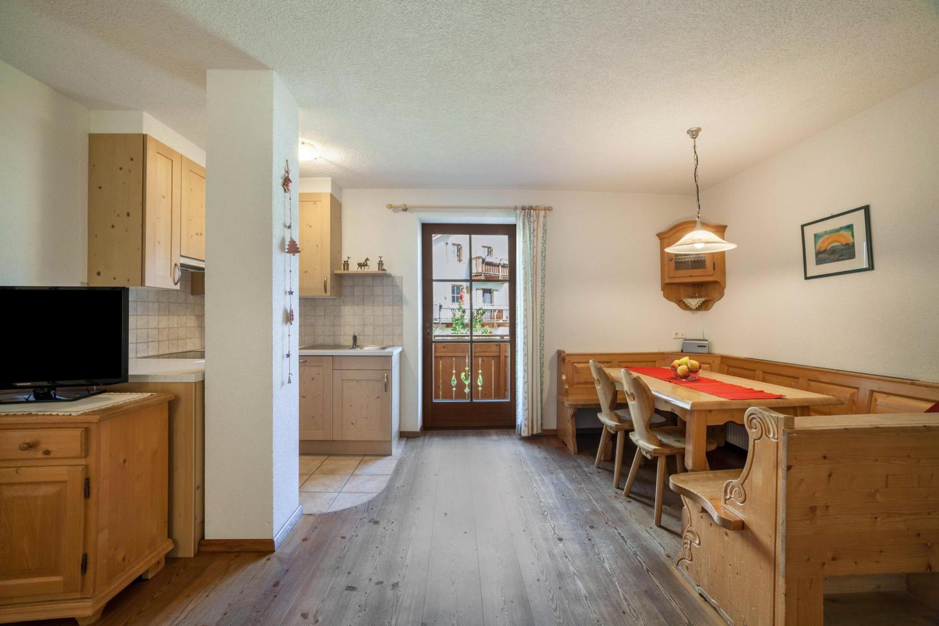 Two-Bedroom Deluxe Apartment with Garden View photo 2