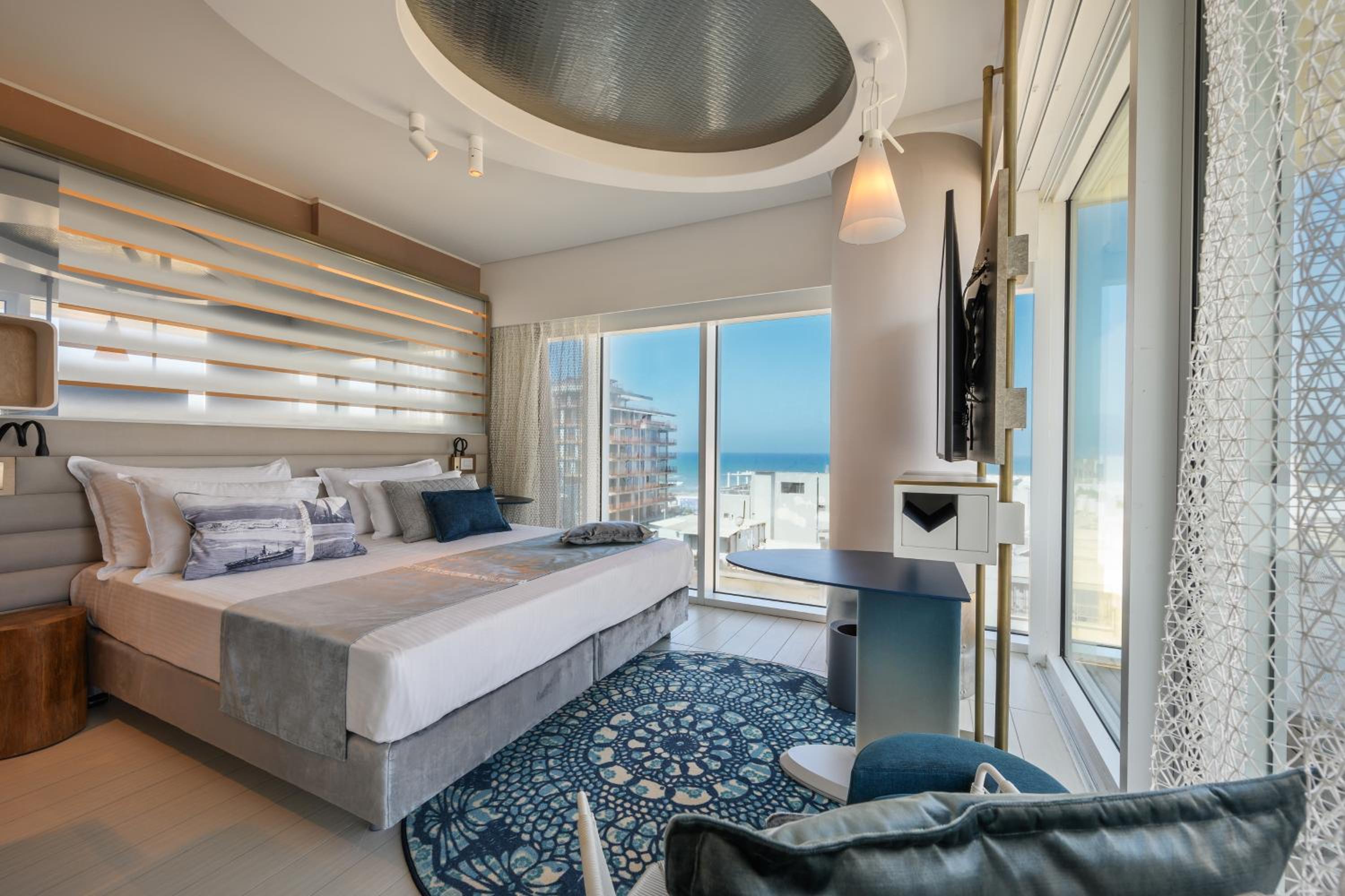 Port Deluxe Balcony with Sea View - Photo 1