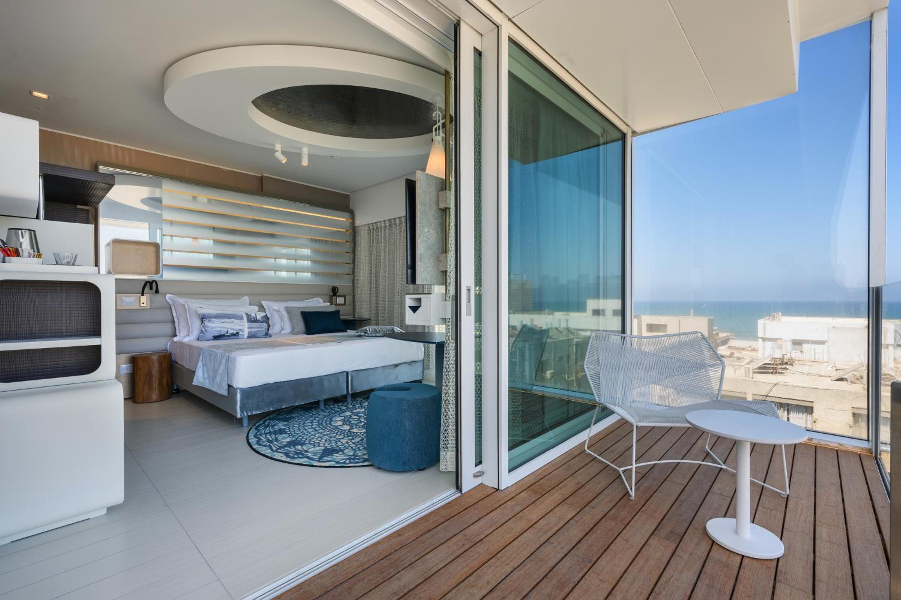 Port Deluxe Balcony with Sea View - Photo 12