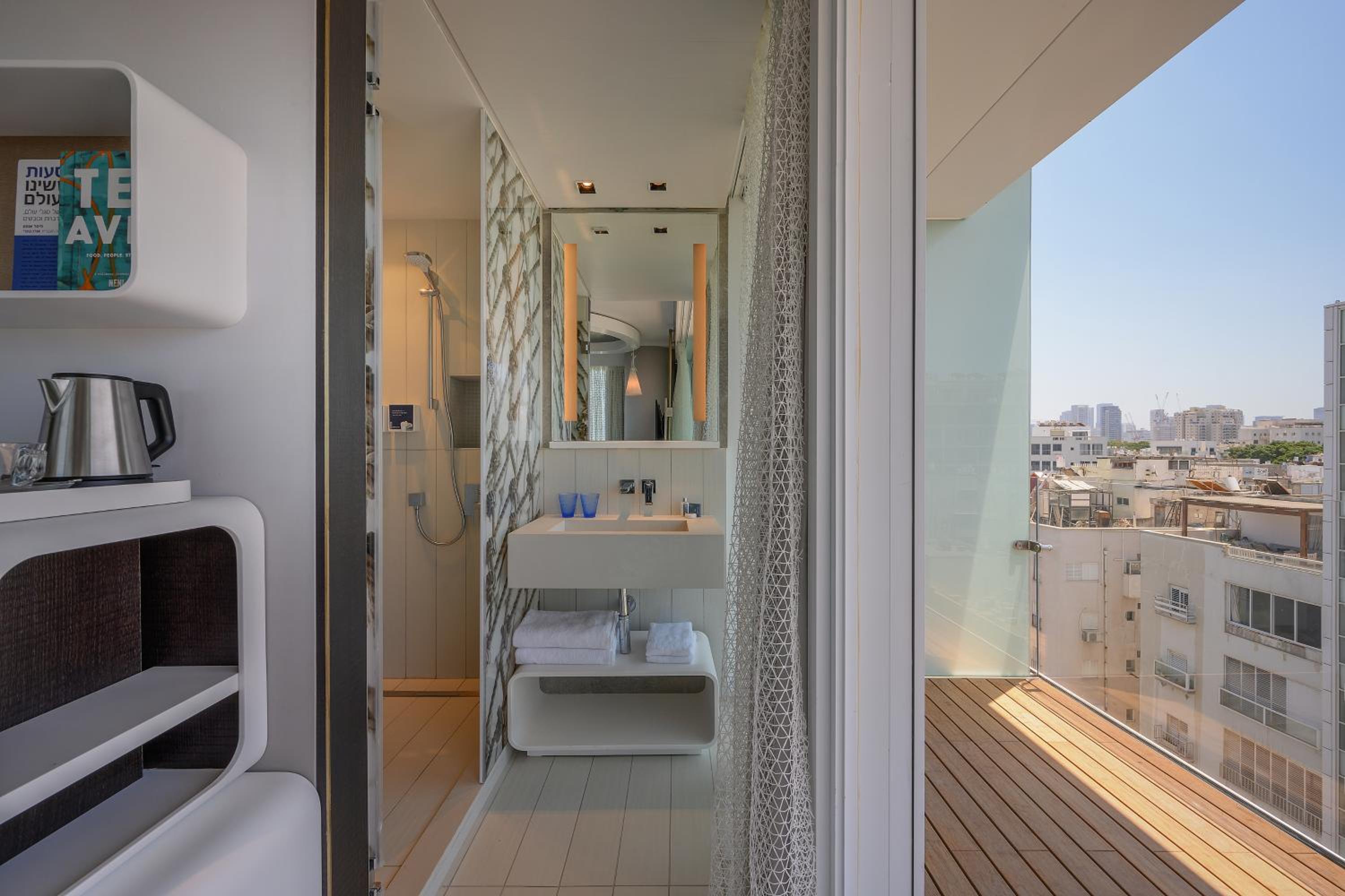 Port Deluxe Balcony with Sea View - Photo 21