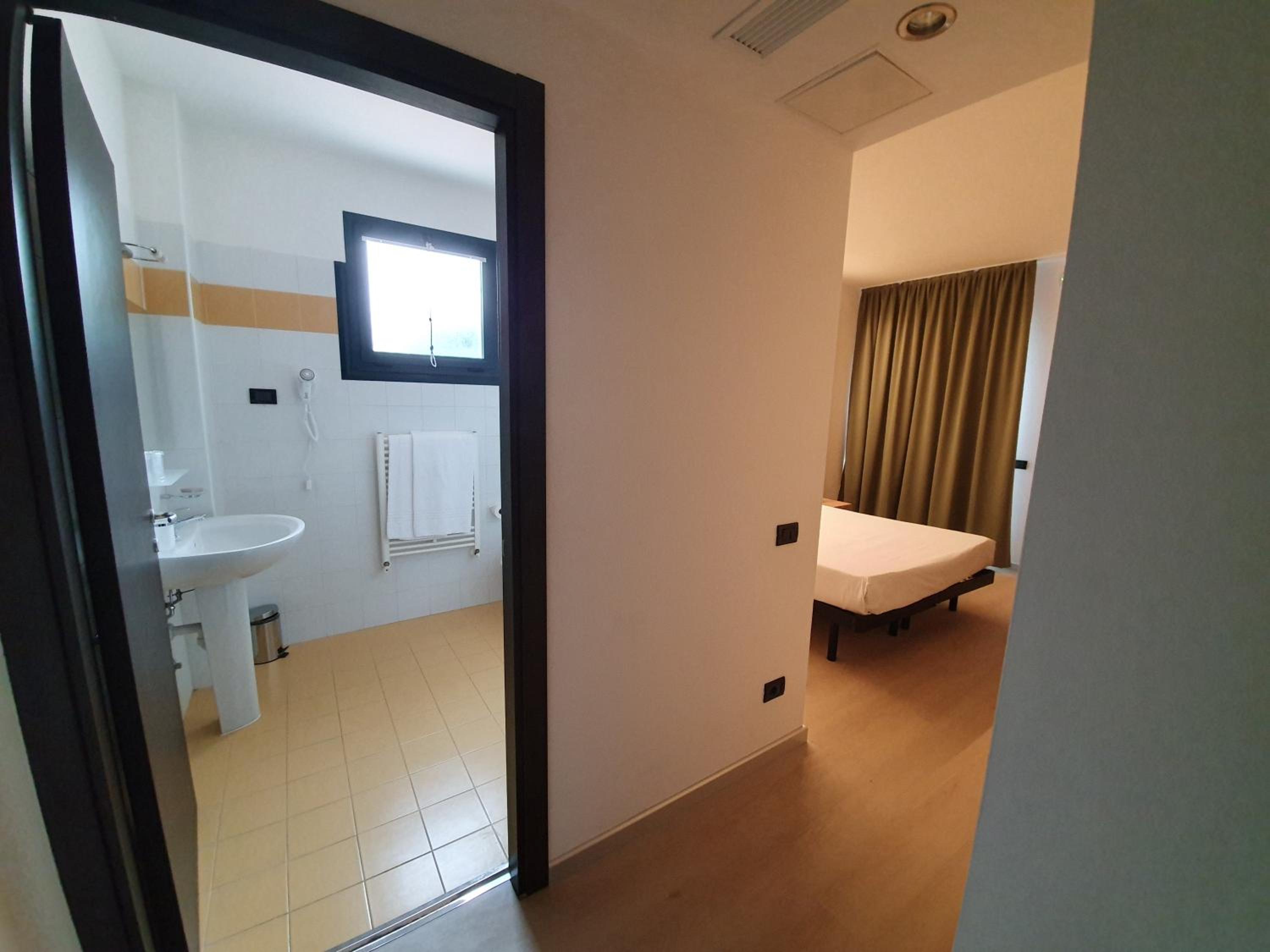 Double Room - Photo 17