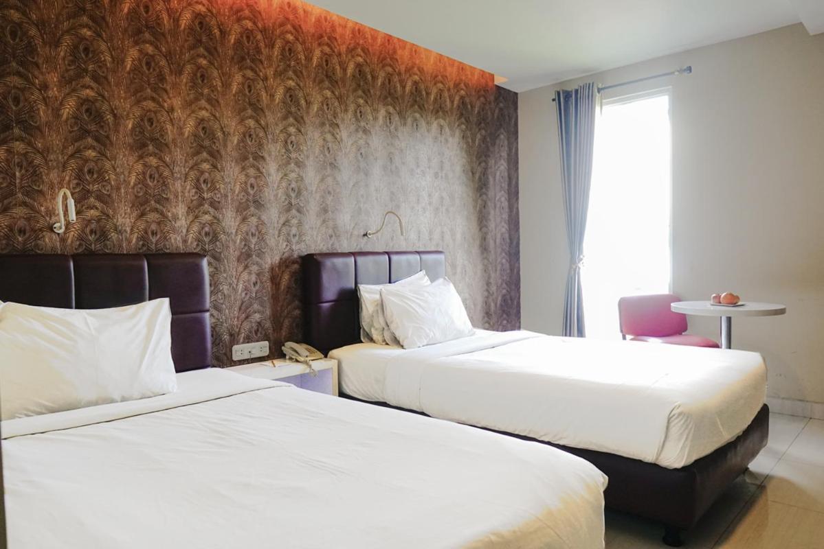Deluxe Double or Twin Room with City View - Photo 1
