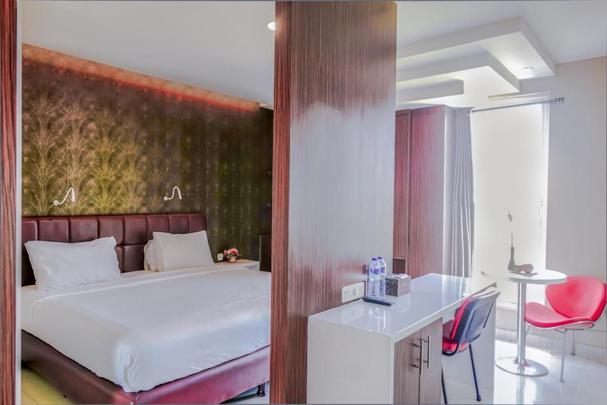 Deluxe King Room - Photo 1