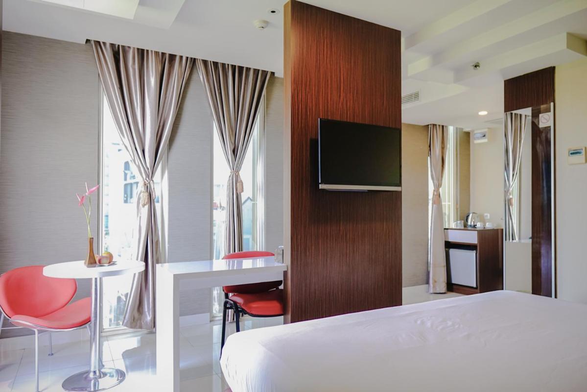 Deluxe King Room - Photo 2