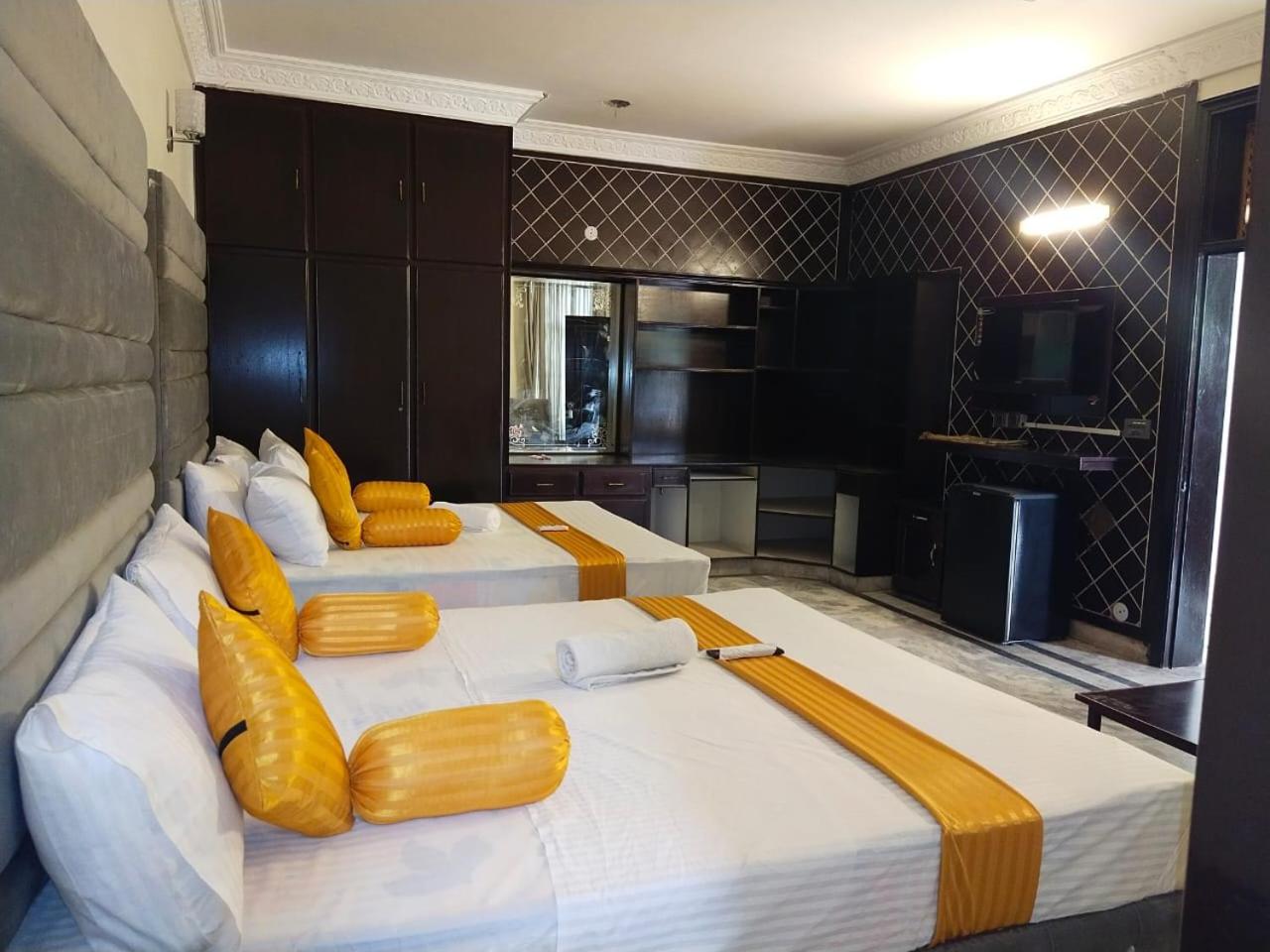 Deluxe Suite