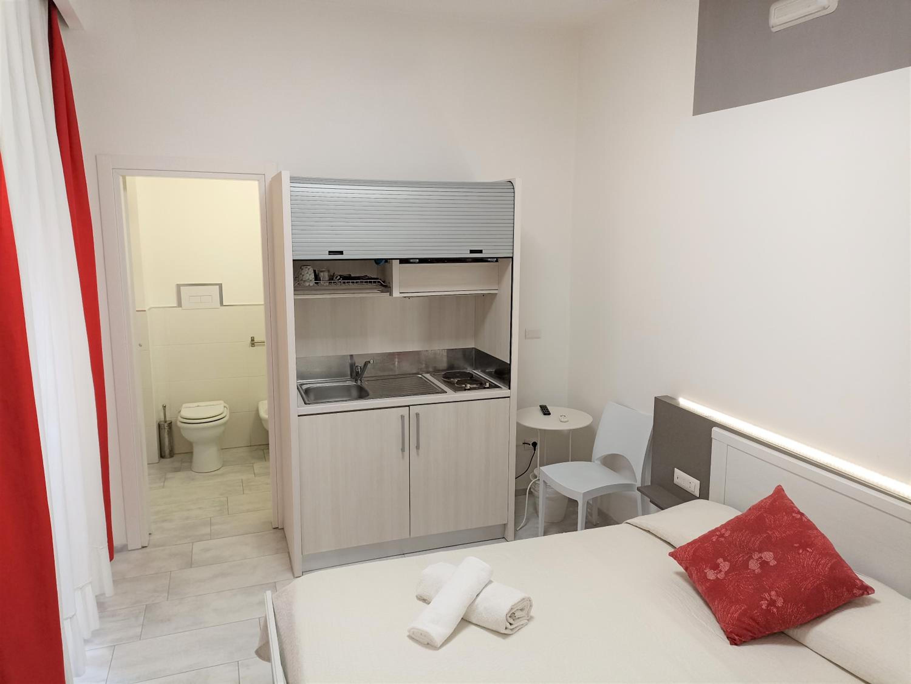 Double Room with Private Bathroom - Photo 62