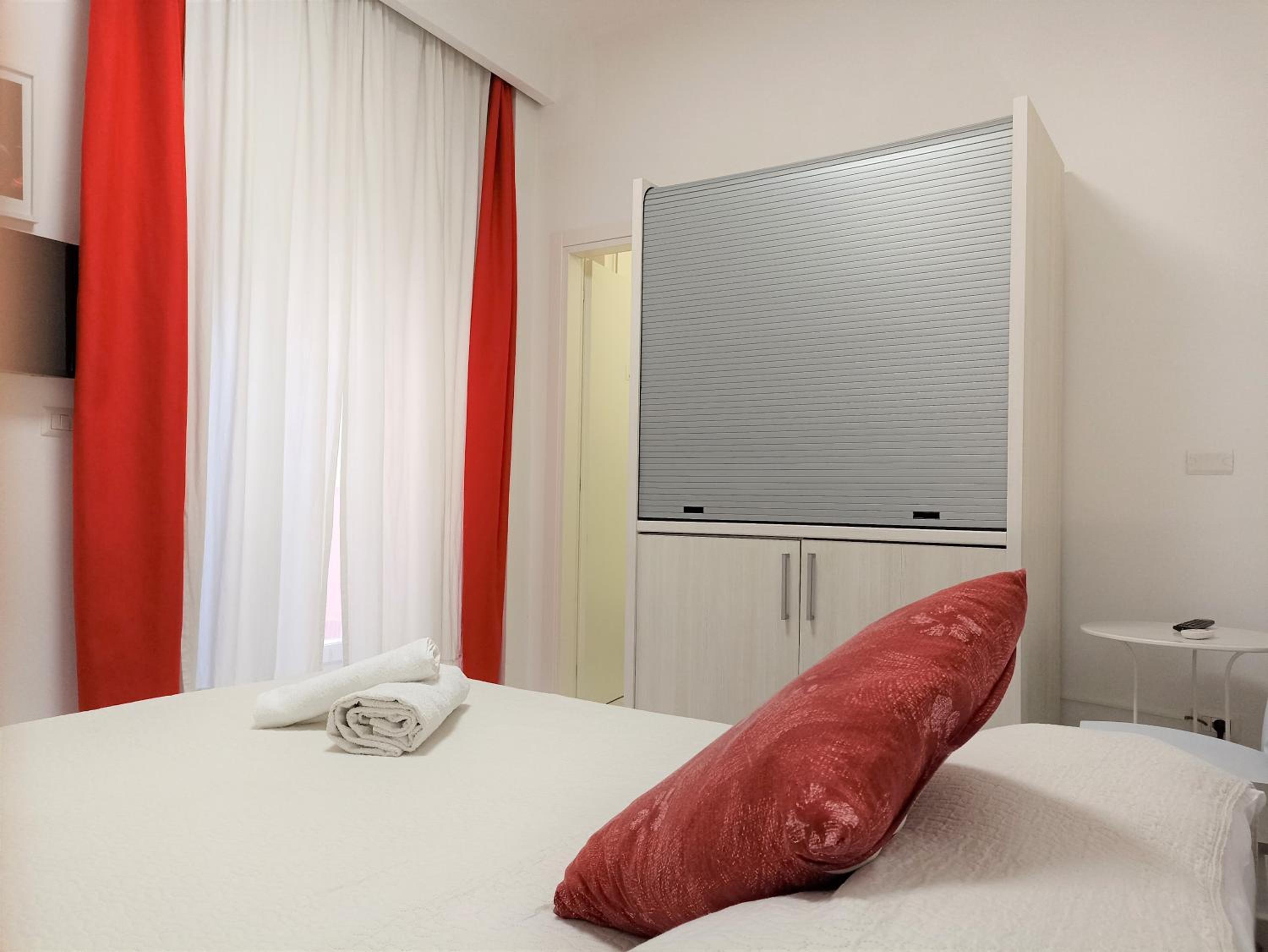 Double Room with Private Bathroom - Photo 69