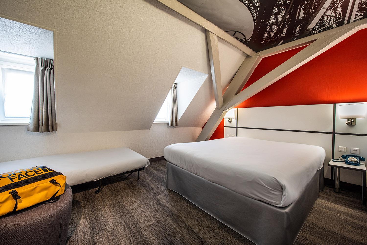 Standard Double Room with One Single Bed